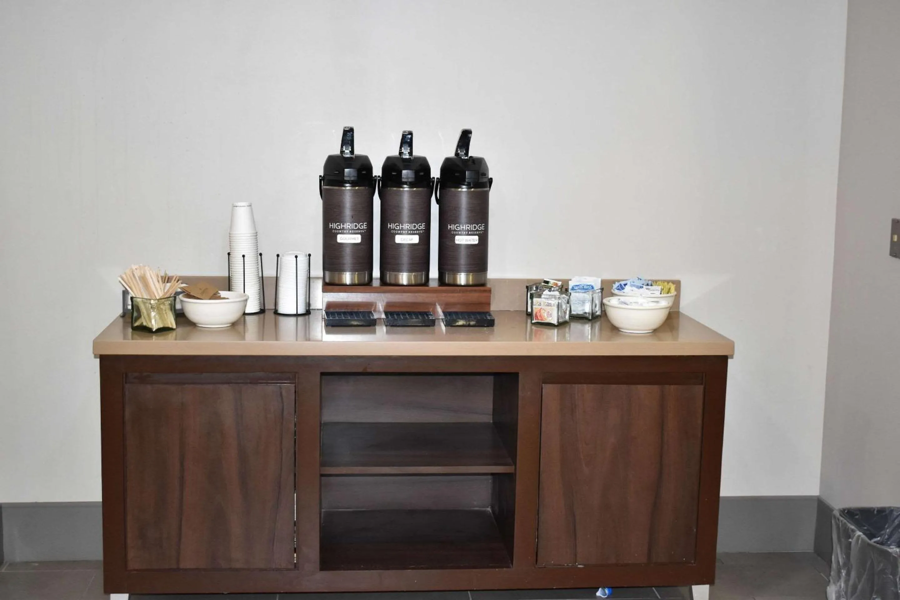 Breakfast in Country Inn & Suites by Radisson, Hagerstown, MD