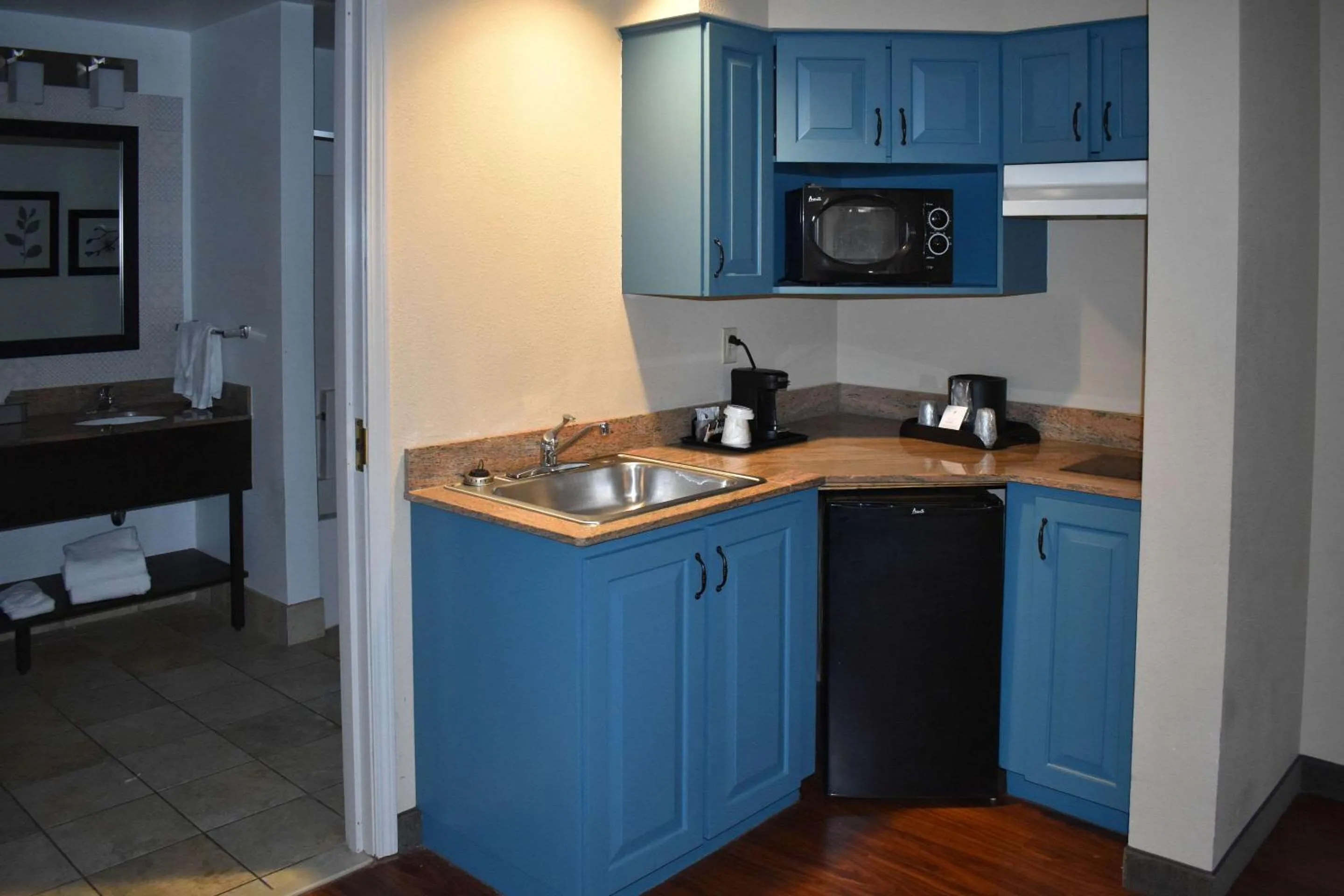 Bedroom in Country Inn & Suites by Radisson, Hagerstown, MD