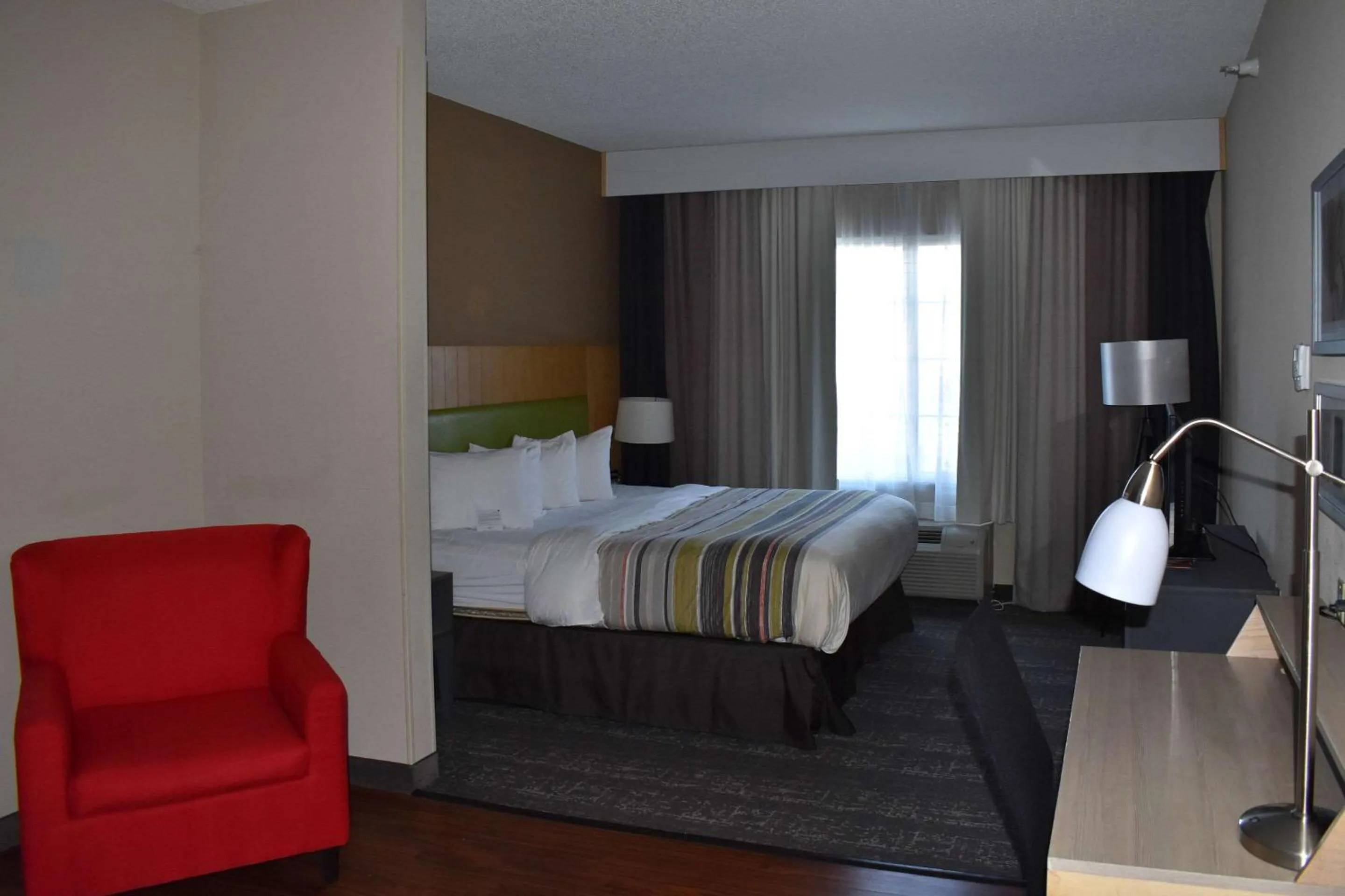 Bedroom, Bed in Country Inn & Suites by Radisson, Hagerstown, MD