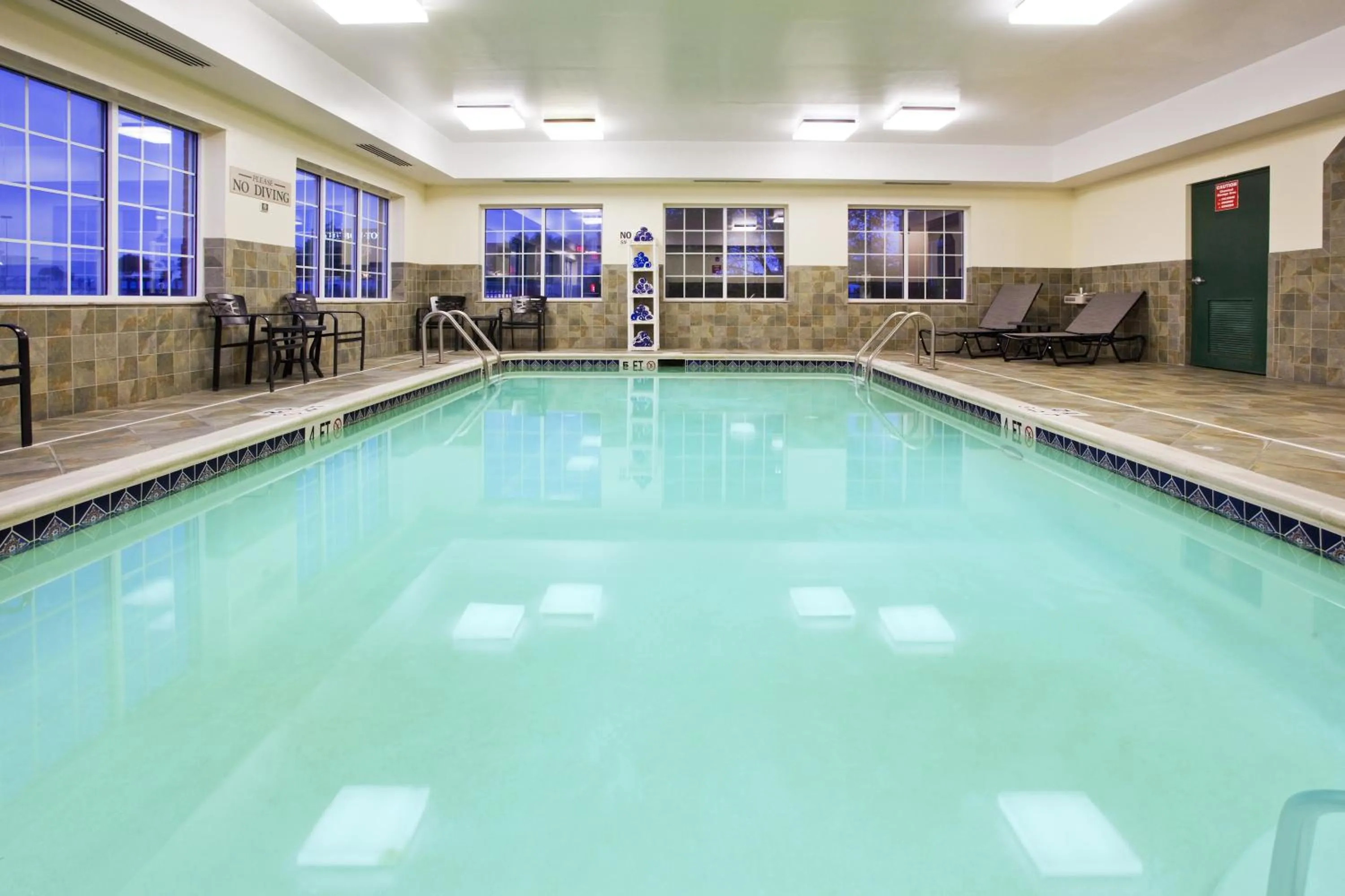 Swimming pool in Country Inn & Suites by Radisson, Hagerstown, MD