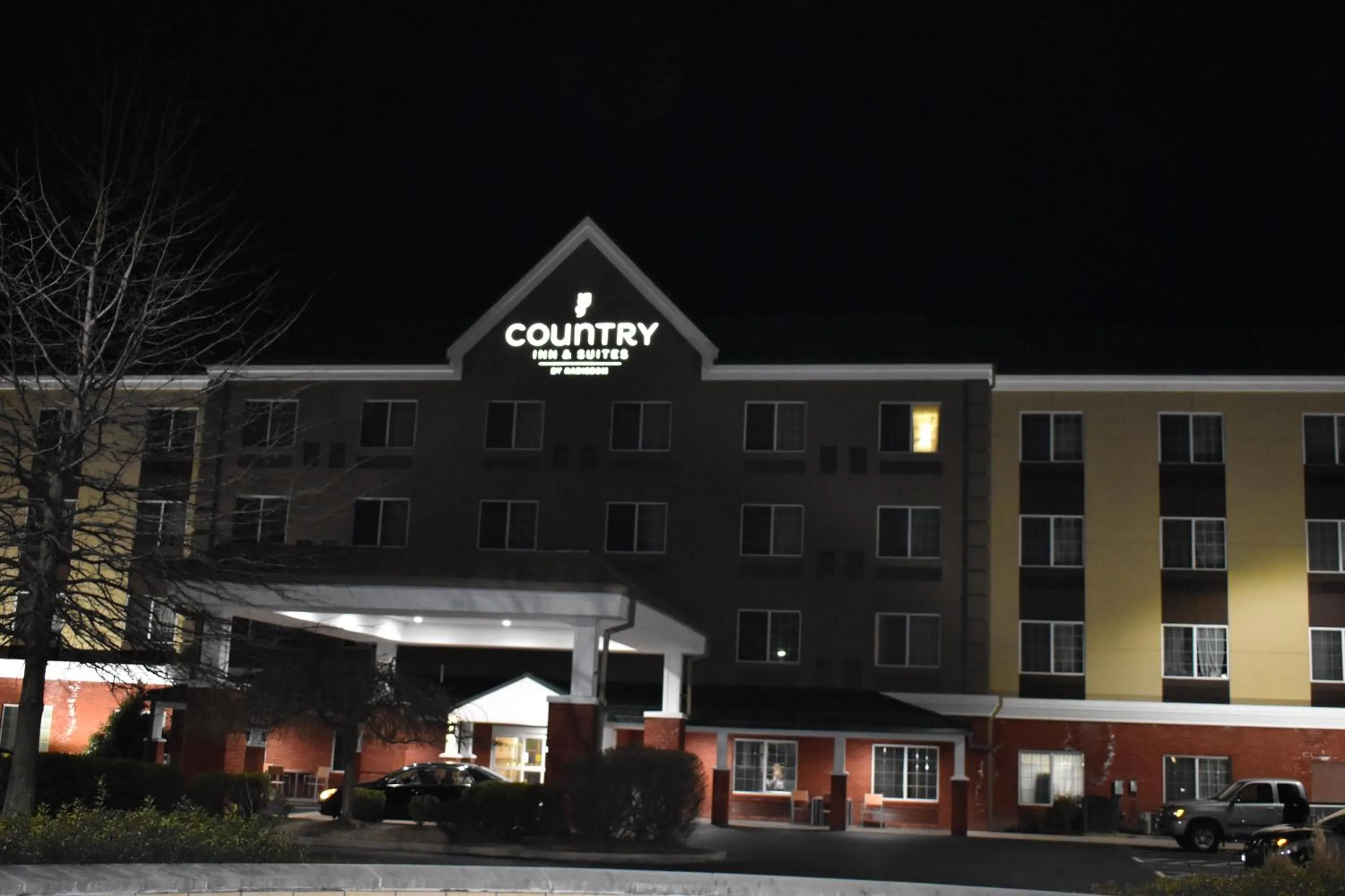 Property building in Country Inn & Suites by Radisson, Hagerstown, MD
