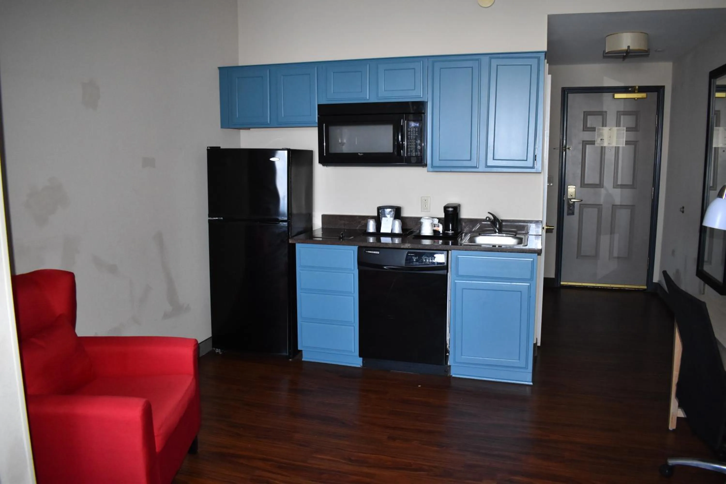 Kitchen or kitchenette in Country Inn & Suites by Radisson, Hagerstown, MD