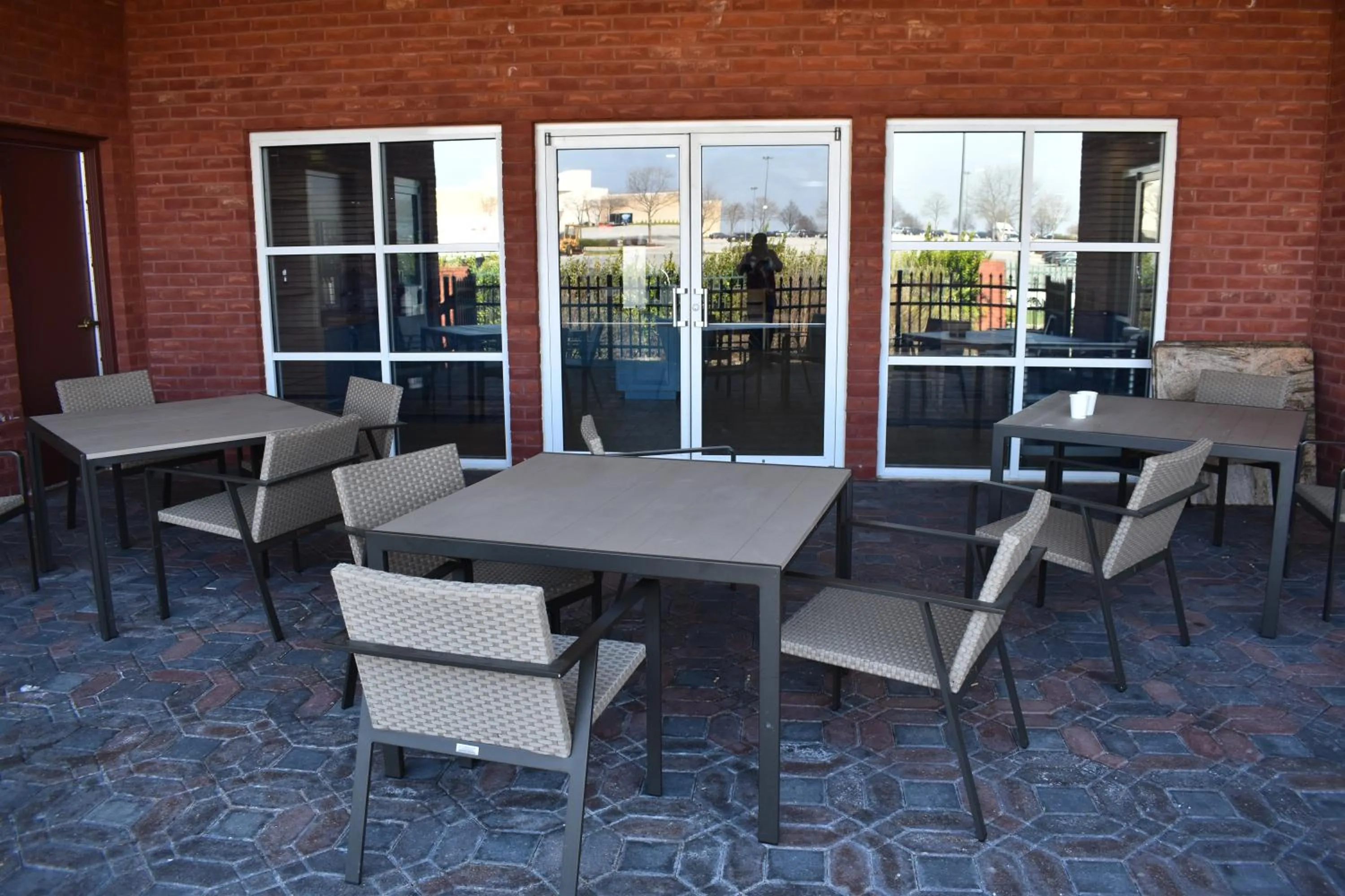 Patio in Country Inn & Suites by Radisson, Hagerstown, MD