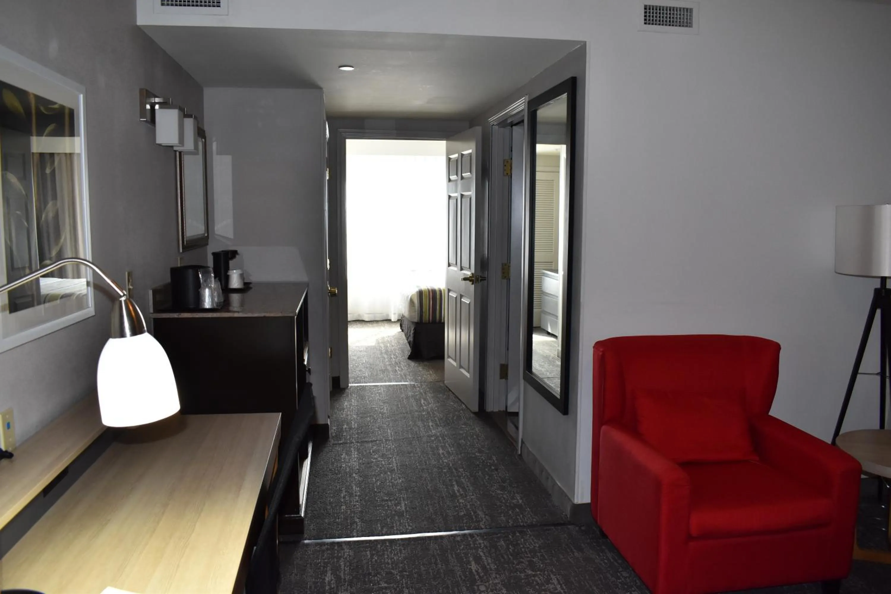 Living room in Country Inn & Suites by Radisson, Hagerstown, MD