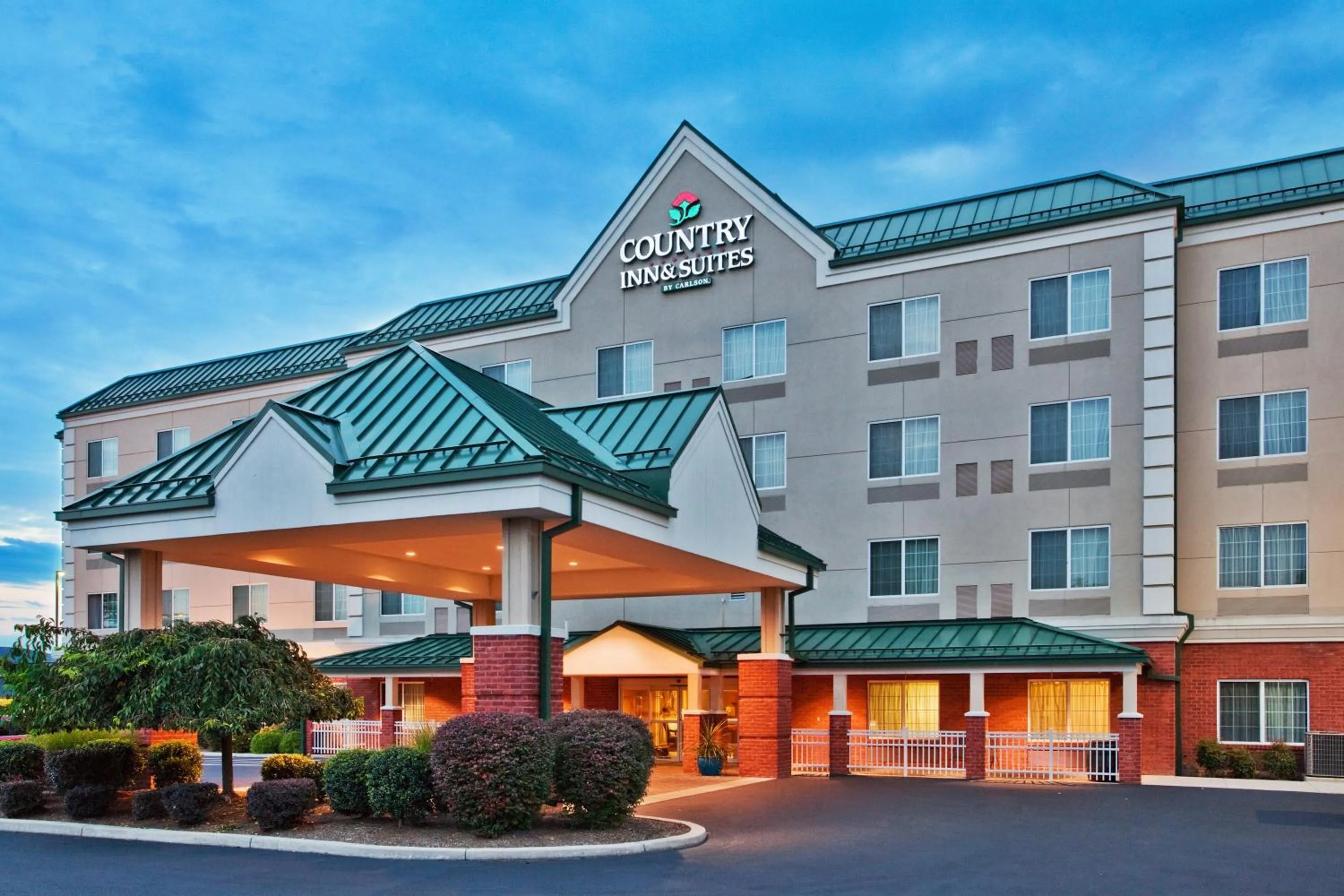 Property building in Country Inn & Suites by Radisson, Hagerstown, MD