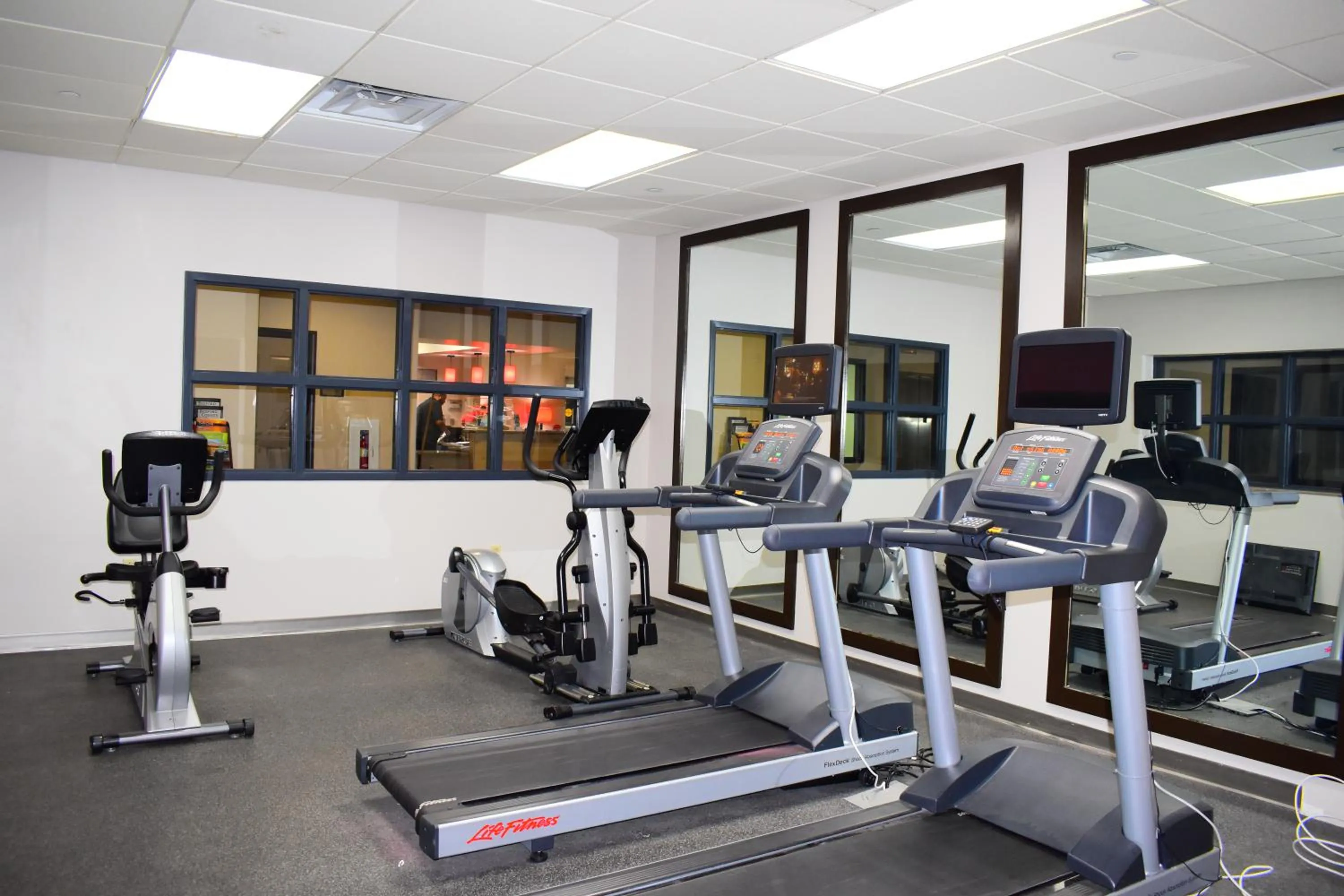 Fitness centre/facilities in Country Inn & Suites by Radisson, Hagerstown, MD