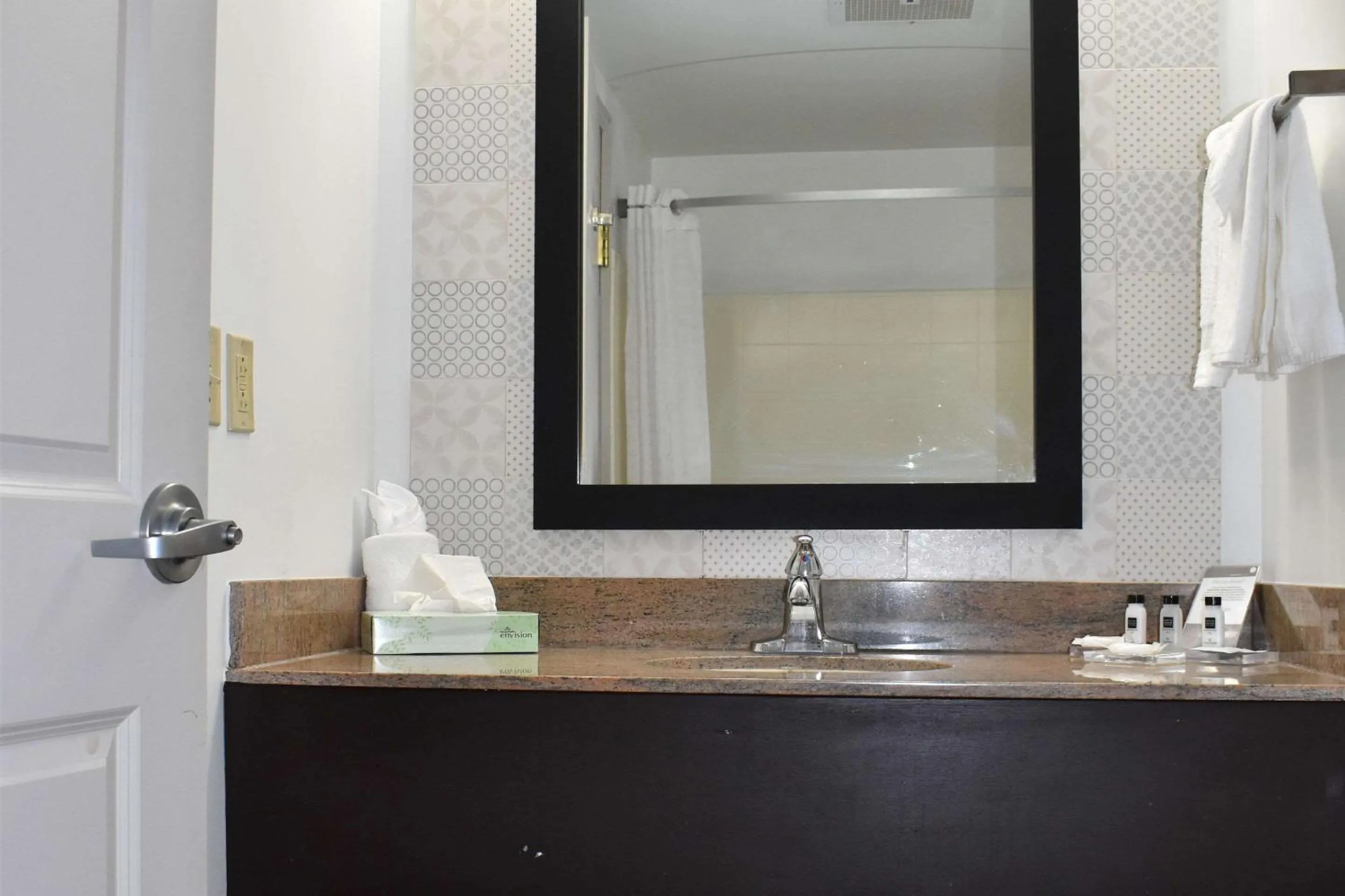 Bedroom in Country Inn & Suites by Radisson, Hagerstown, MD