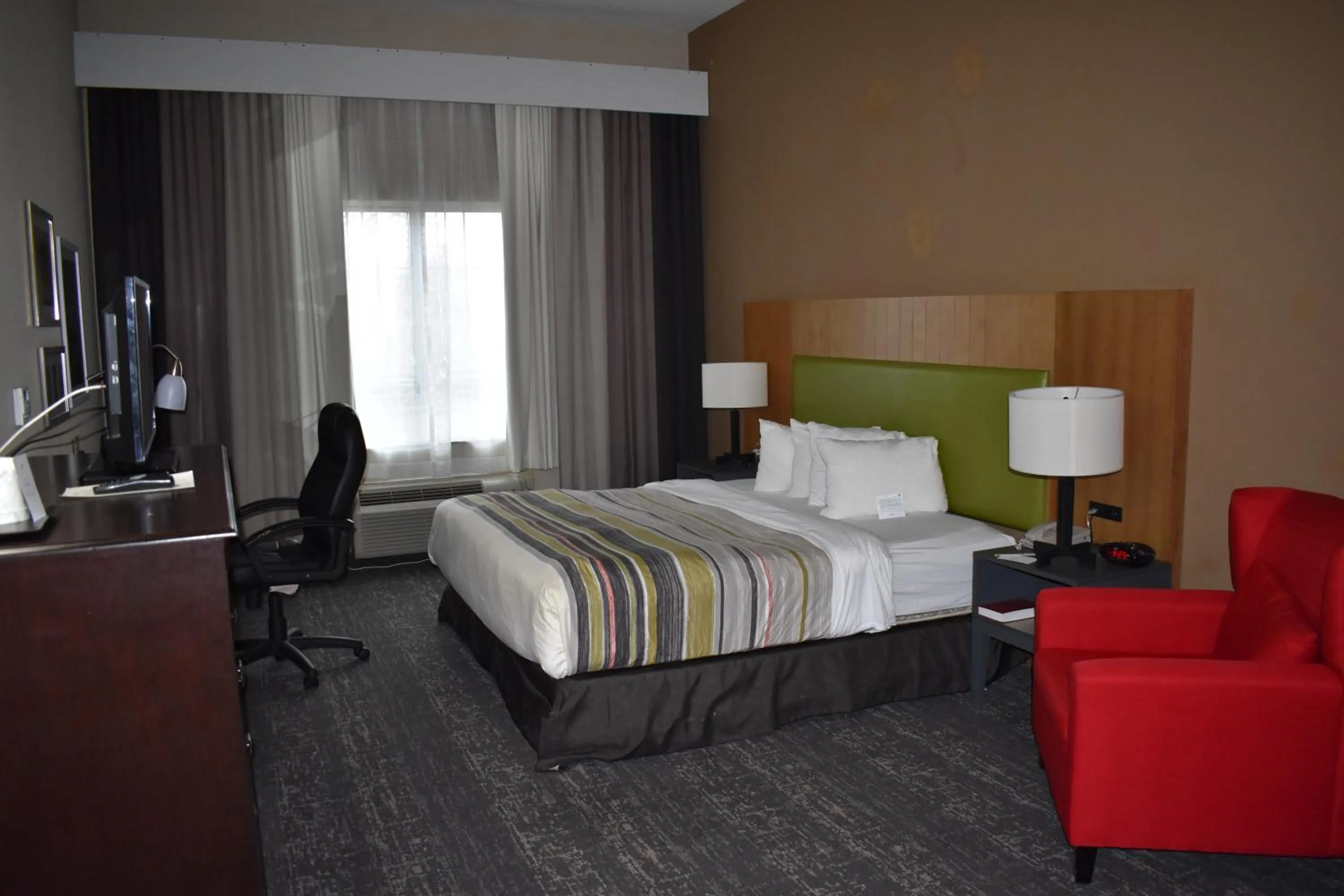 Bedroom, Bed in Country Inn & Suites by Radisson, Hagerstown, MD