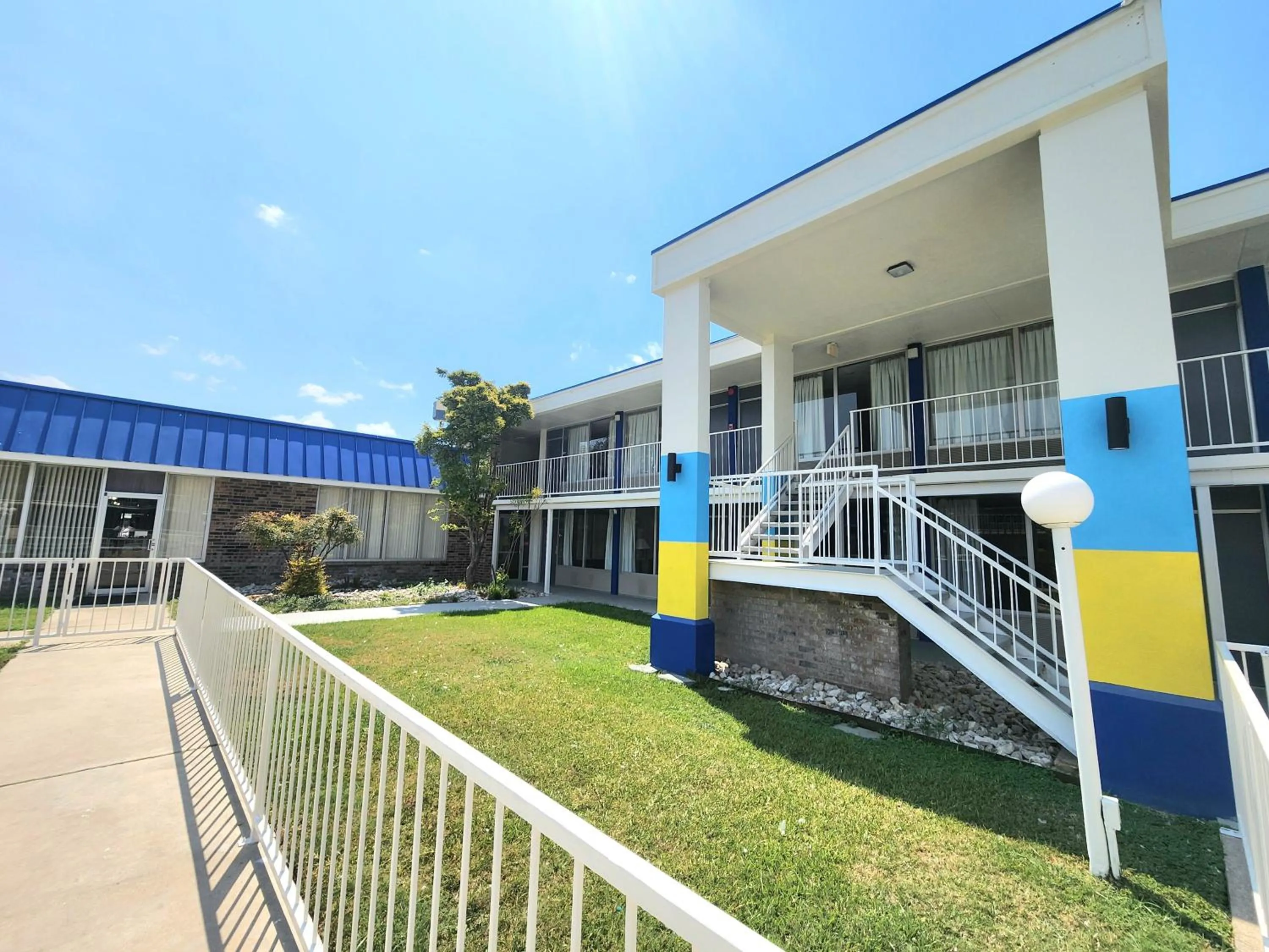 Property building in Days Inn by Wyndham Seguin TX