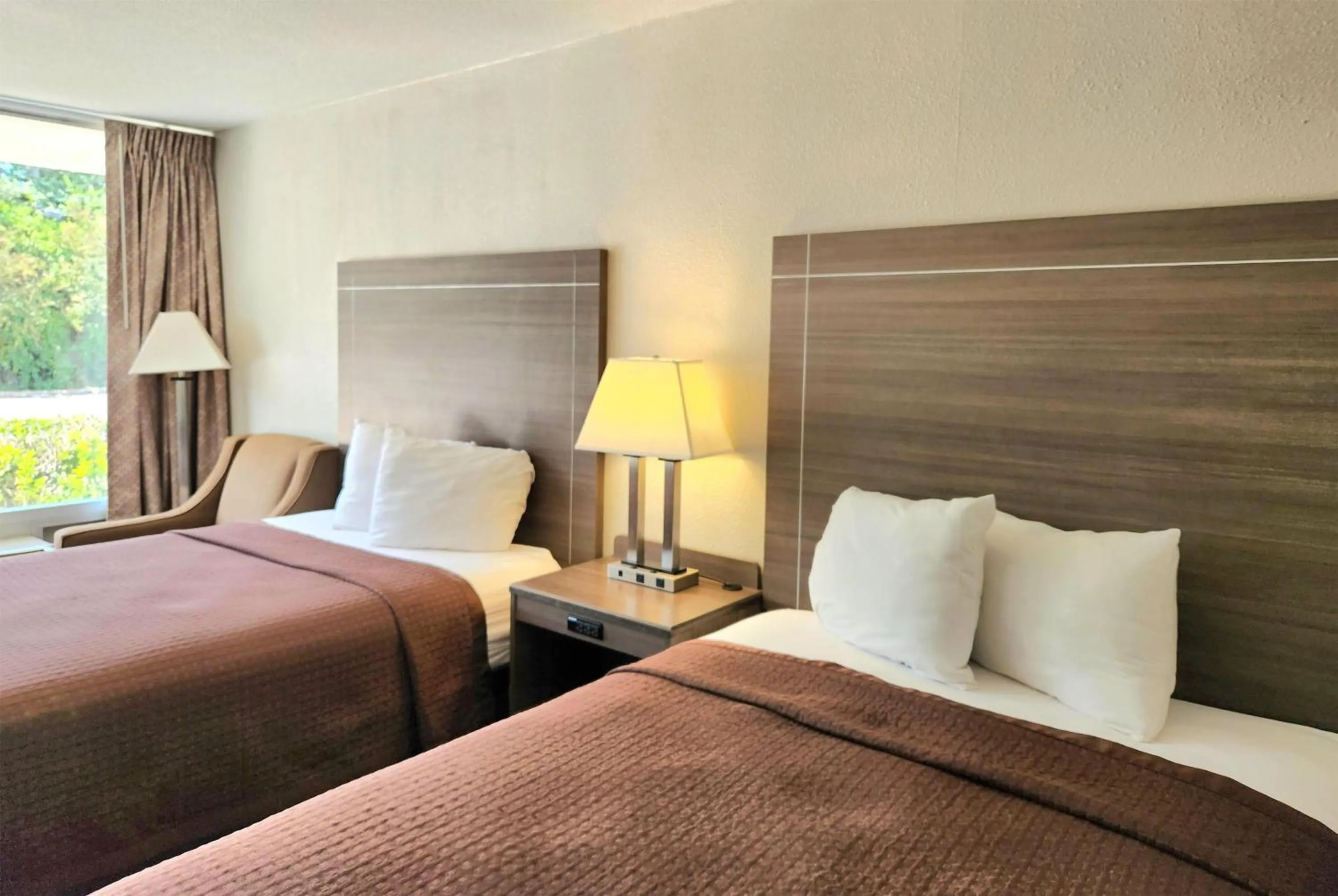 Photo of the whole room, Bed in Days Inn by Wyndham Seguin TX