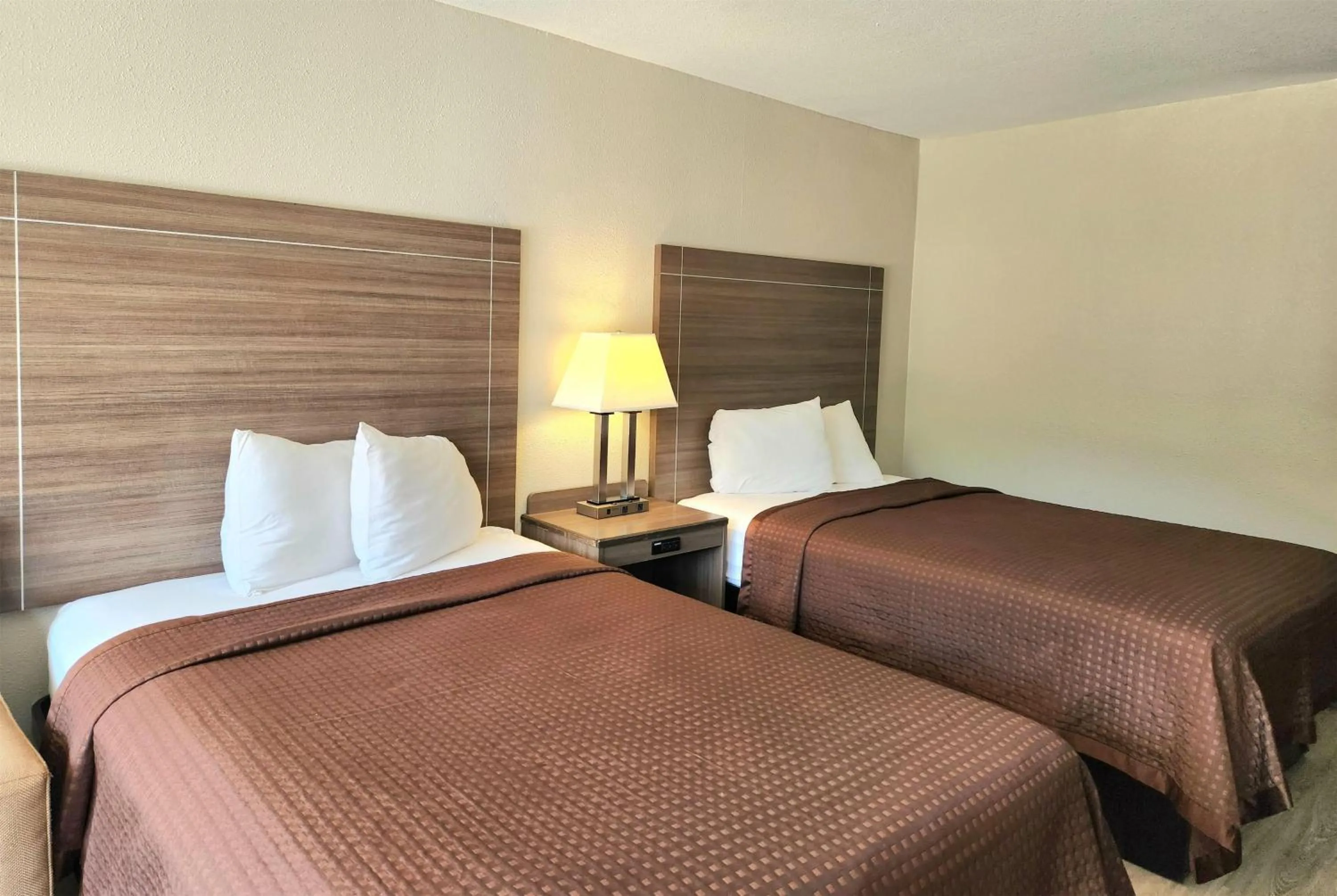 Photo of the whole room, Bed in Days Inn by Wyndham Seguin TX