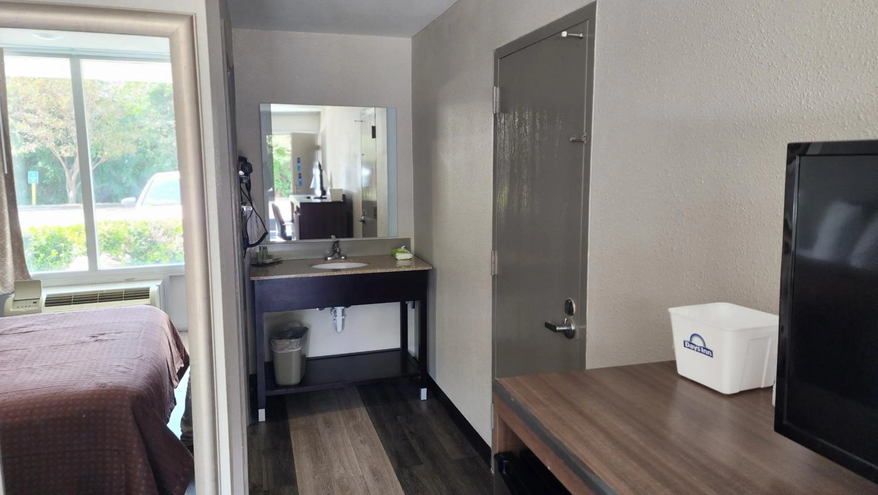 Bedroom in Days Inn by Wyndham Seguin TX