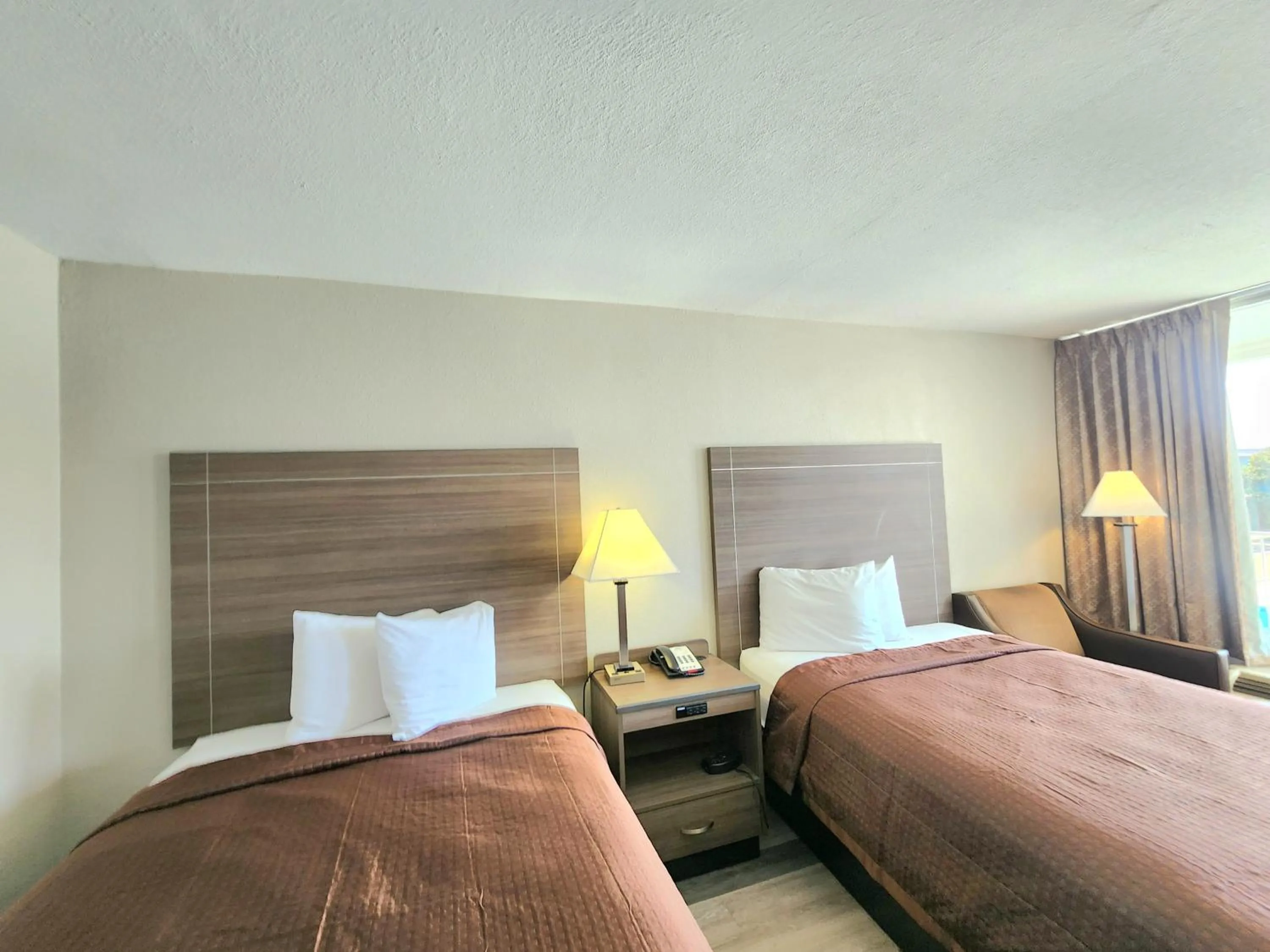 Bed in Days Inn by Wyndham Seguin TX