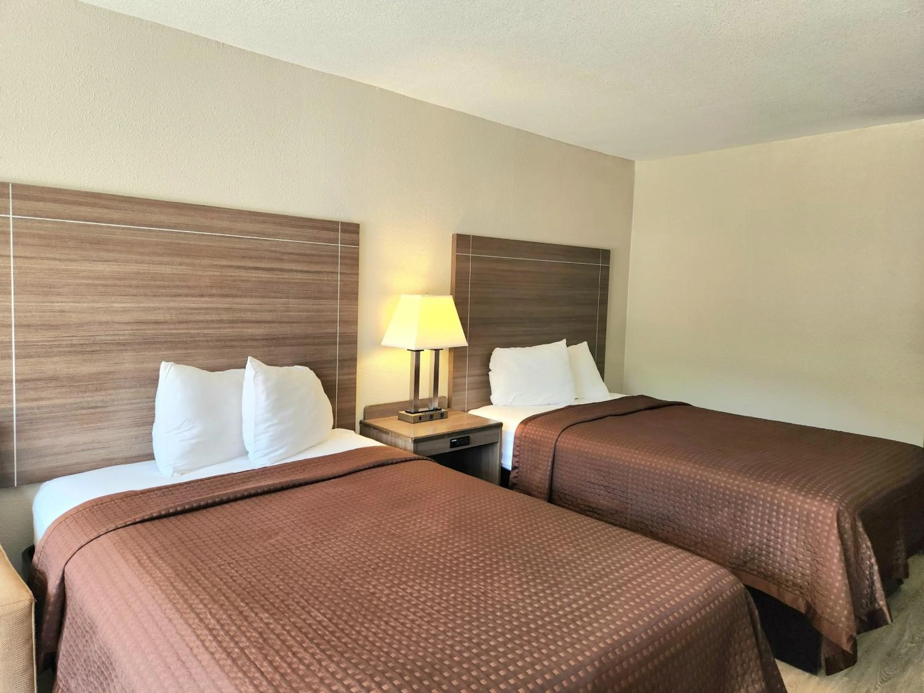 Bed in Days Inn by Wyndham Seguin TX