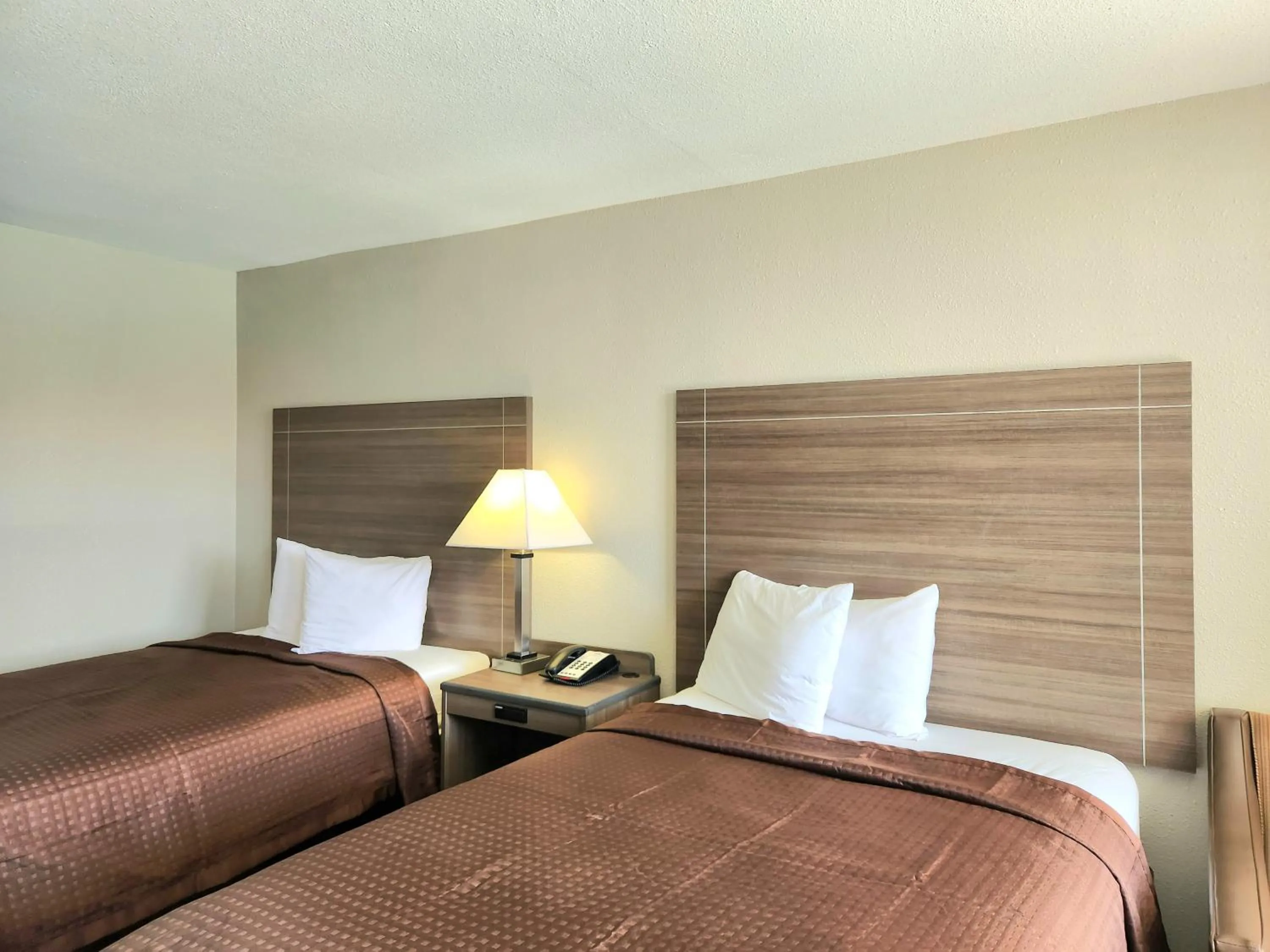 Bed in Days Inn by Wyndham Seguin TX