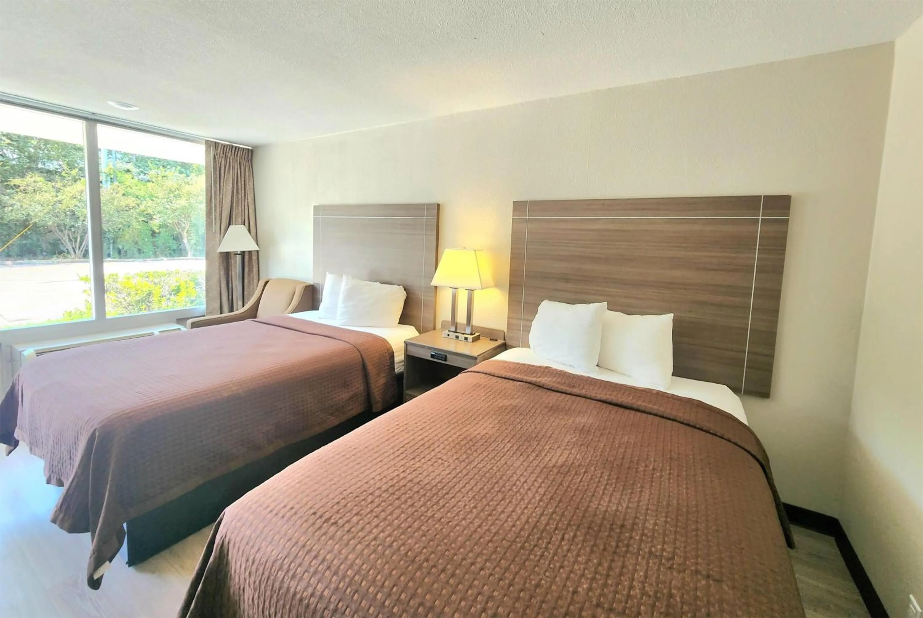 Photo of the whole room, Bed in Days Inn by Wyndham Seguin TX