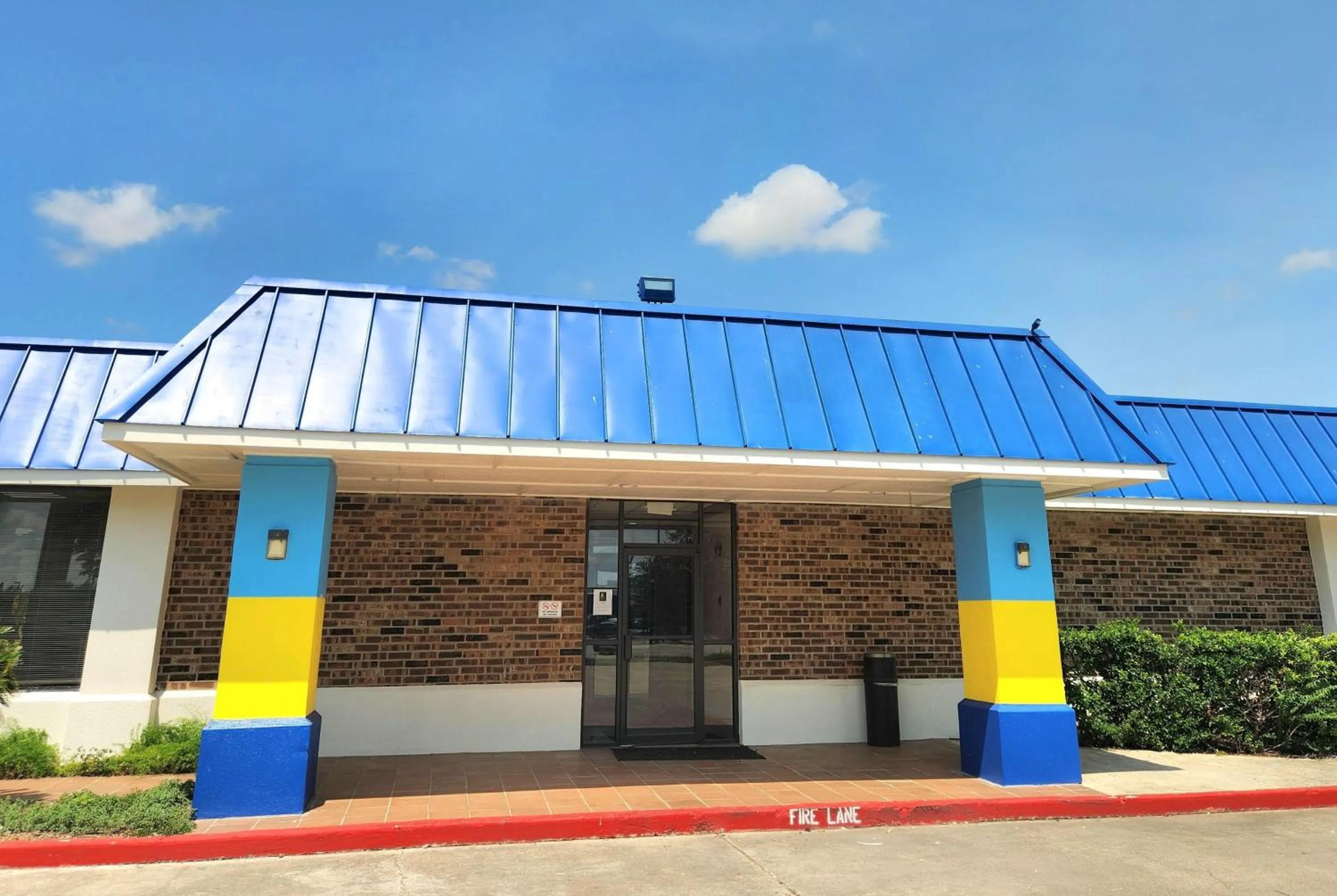 Property building in Days Inn by Wyndham Seguin TX