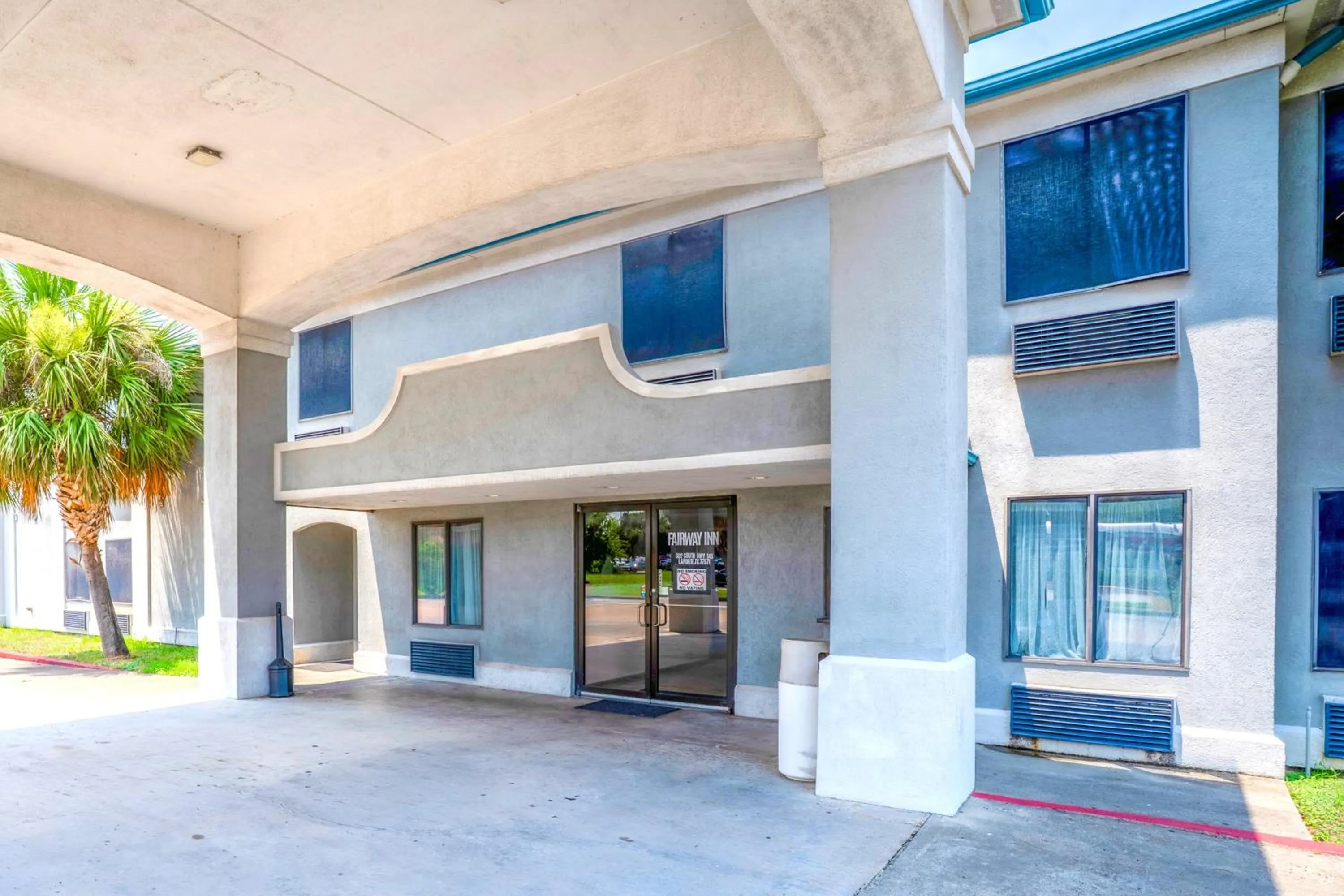 Facade/entrance in Capital O Fairway Inn - Baytown La Porte TX