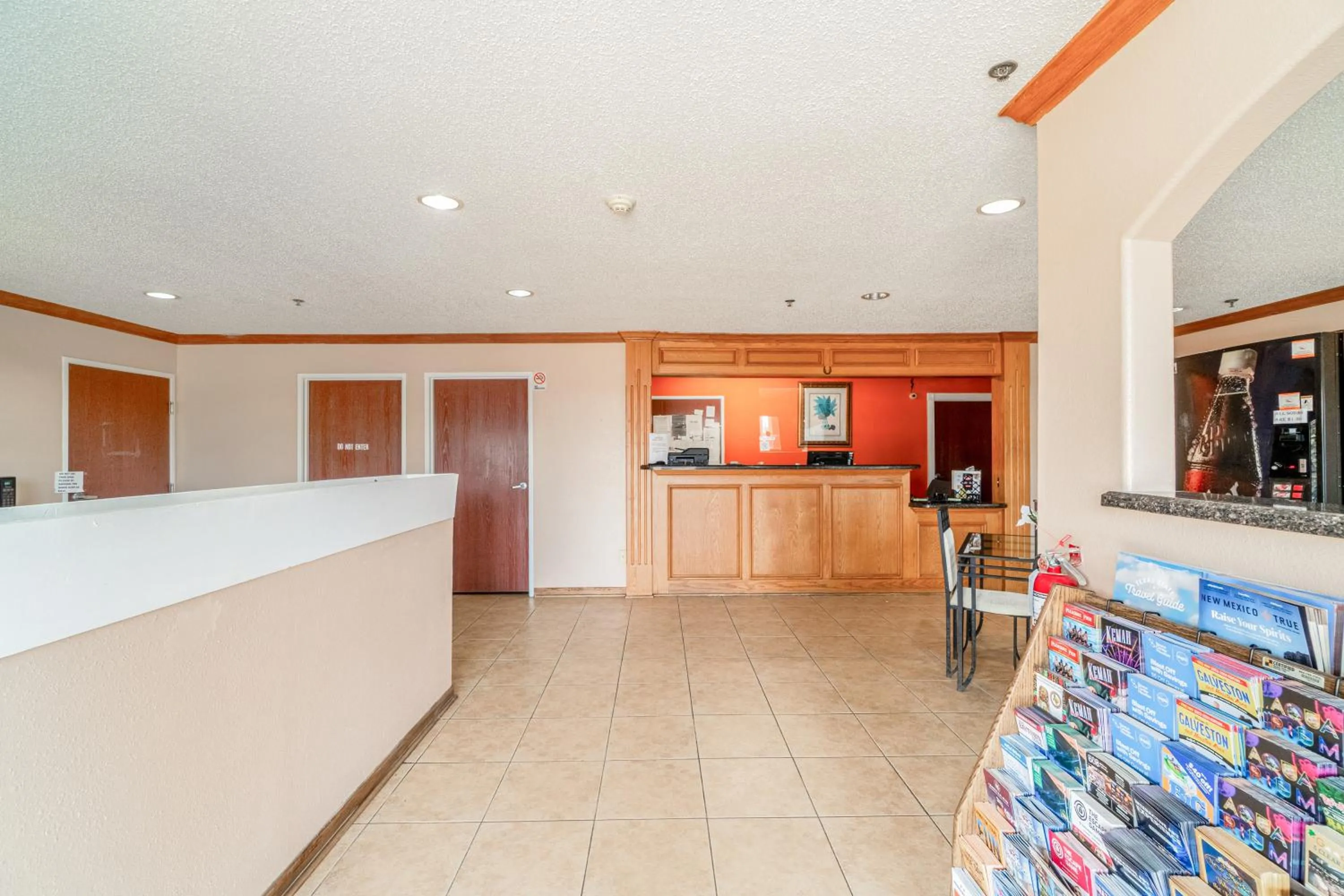 Lobby or reception in Capital O Fairway Inn - Baytown La Porte TX