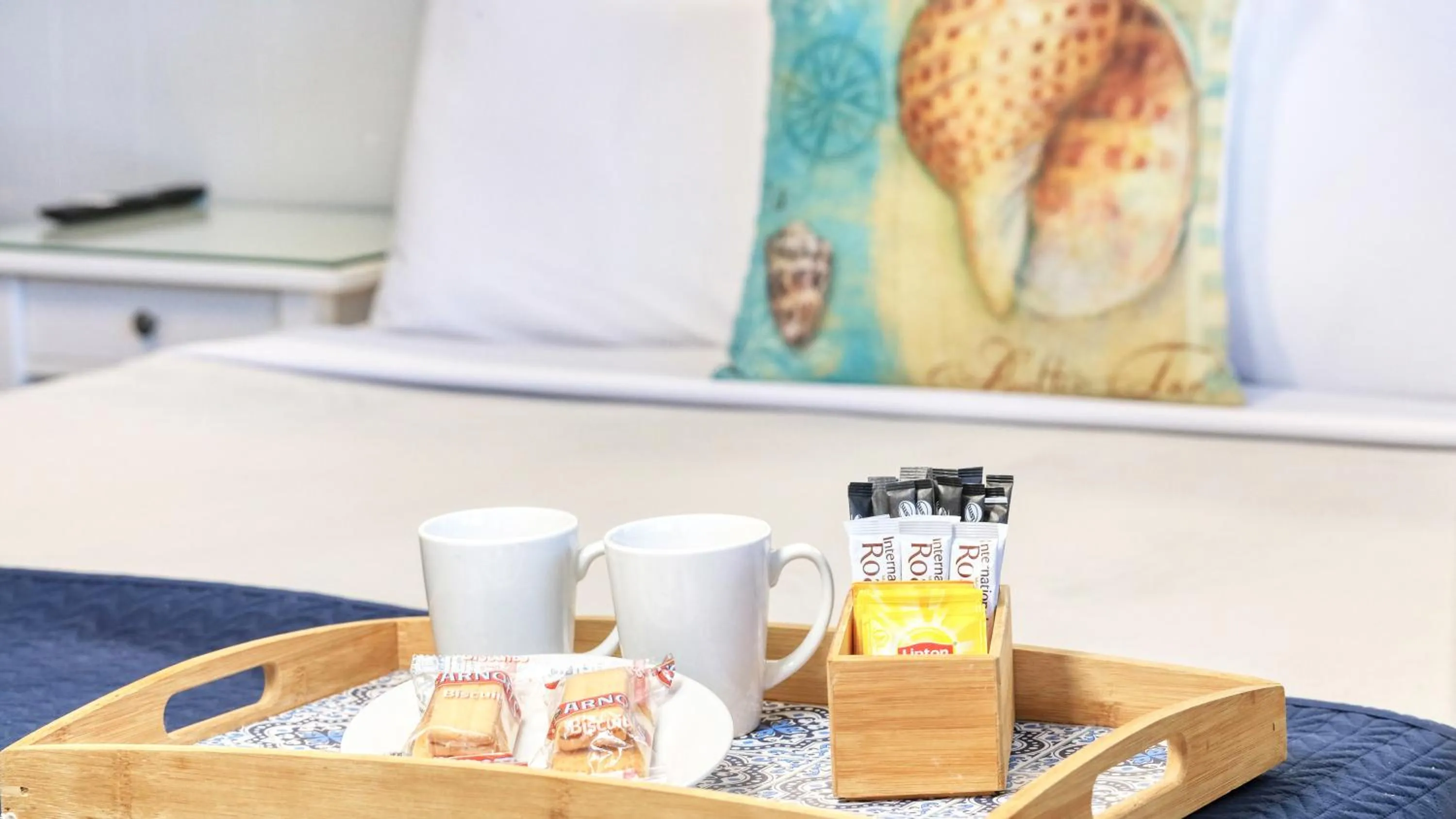 Coffee/tea facilities, Bed in Almare Tourist Motel