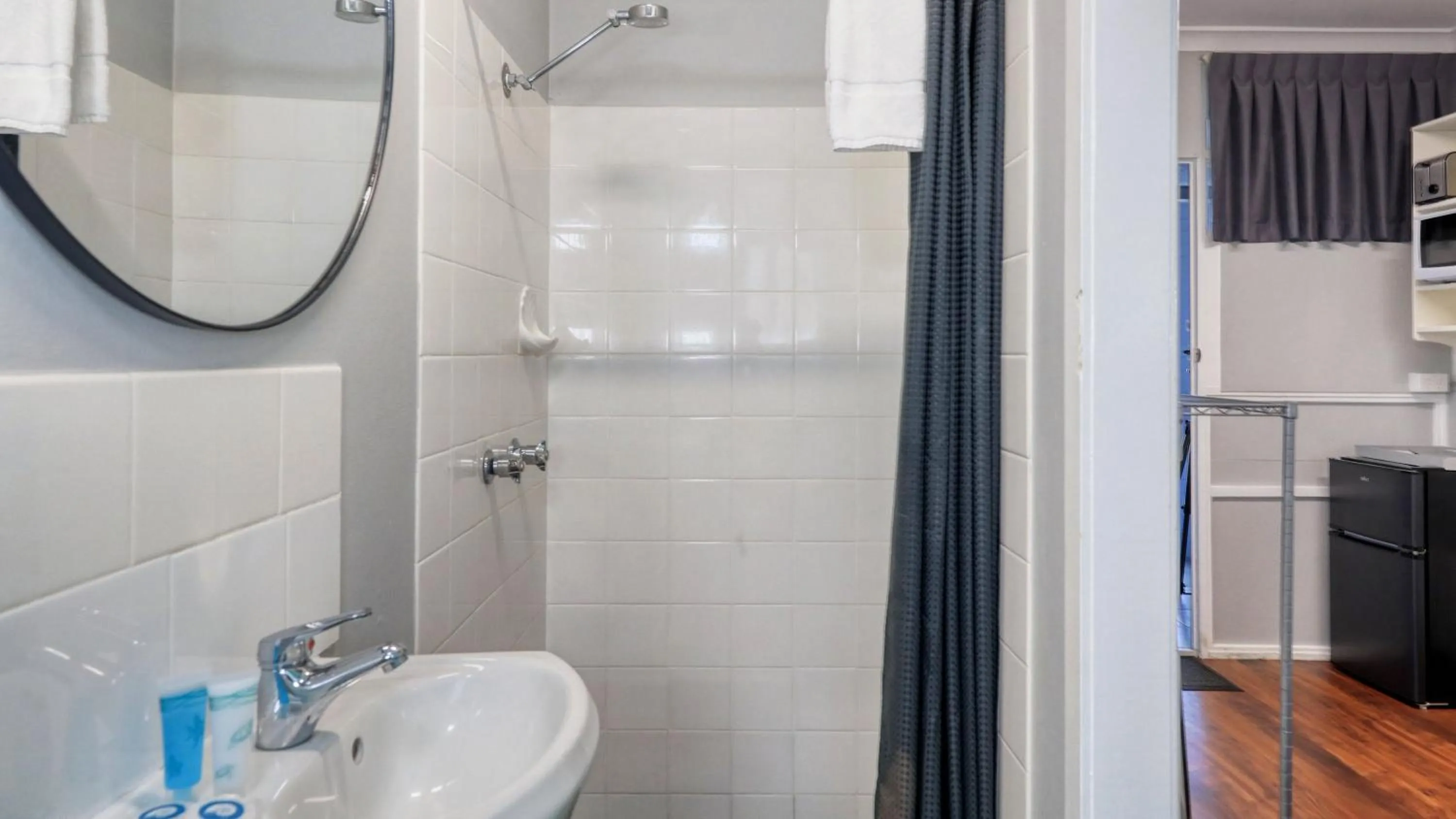 Shower in Almare Tourist Motel