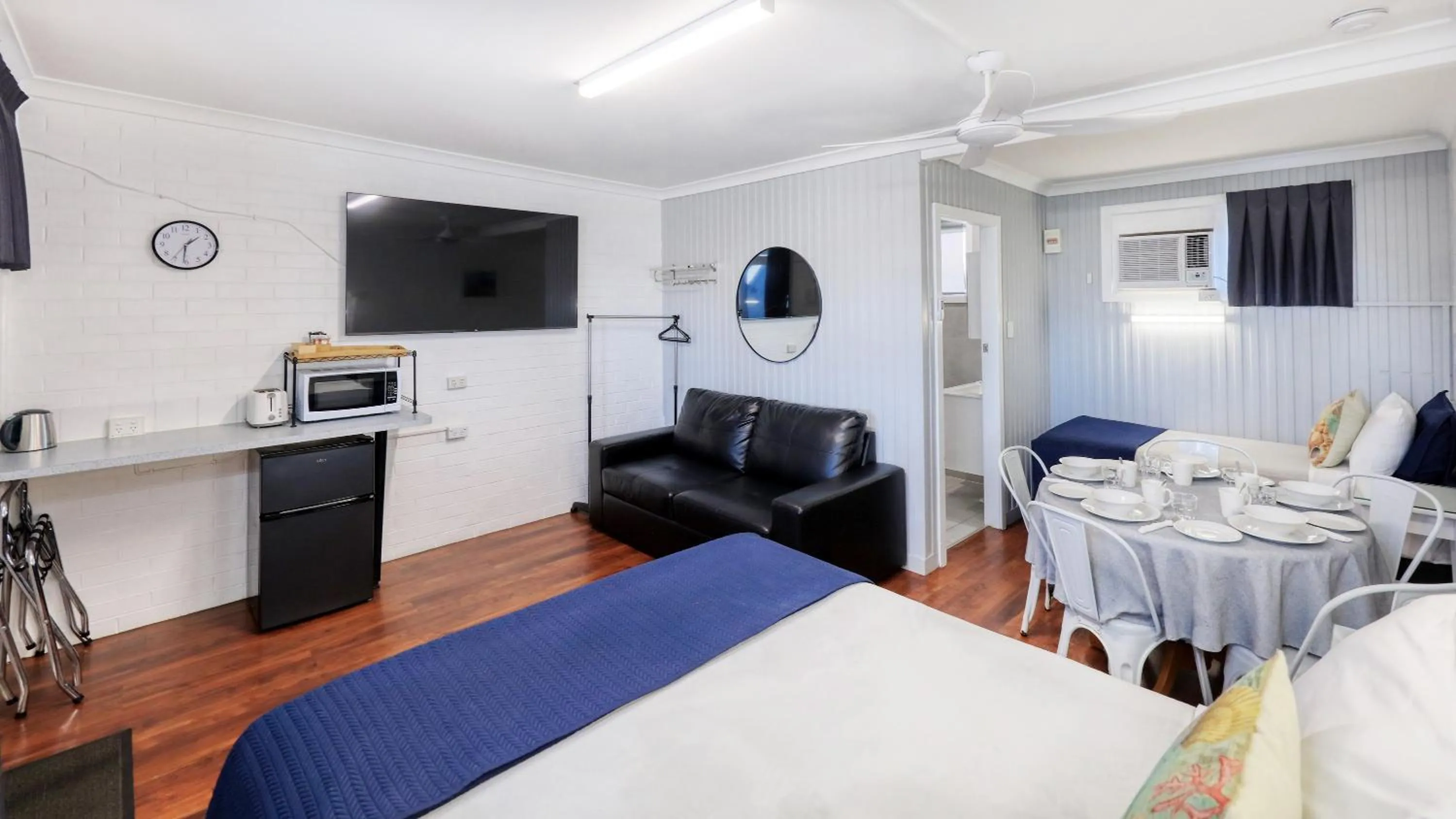 TV and multimedia, Bed in Almare Tourist Motel