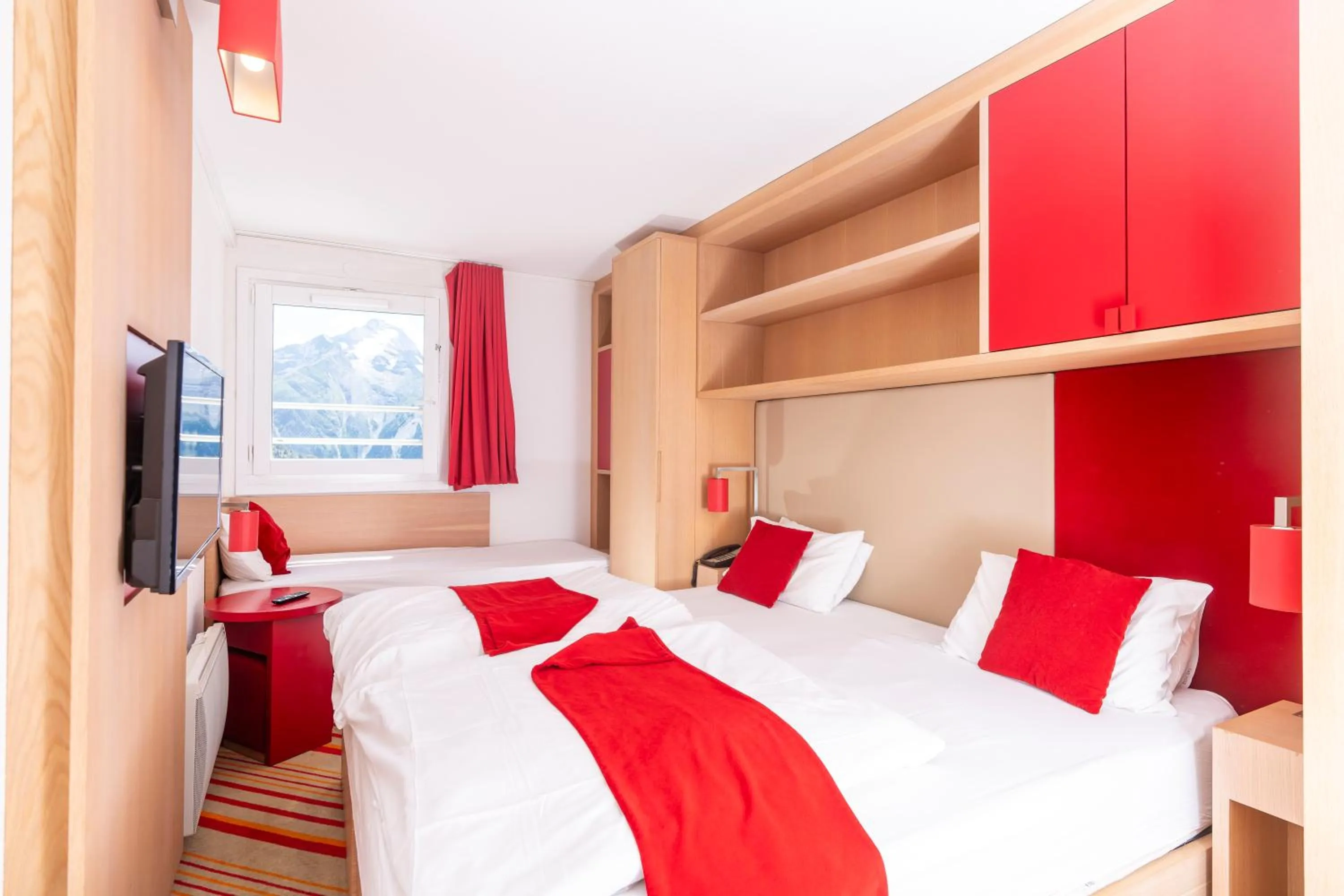 Bedroom, Bed in Villages Clubs du Soleil - LES 2 ALPES