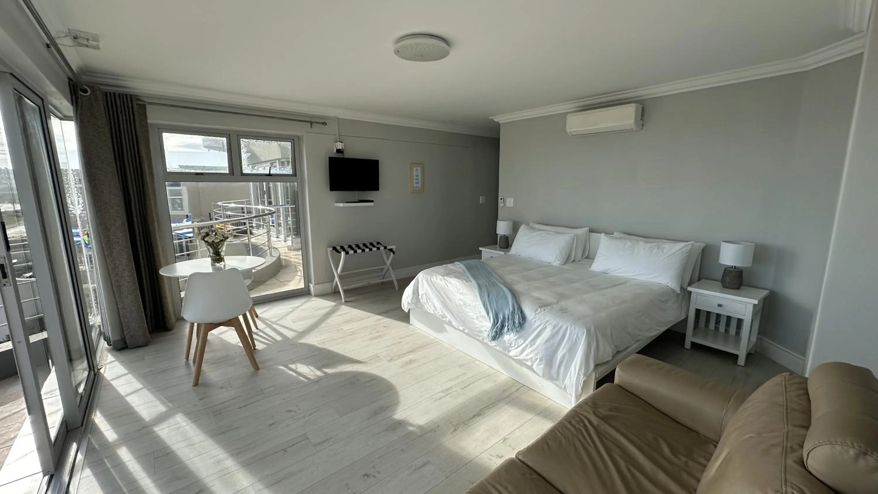 Bed in Oceansnest Guest House