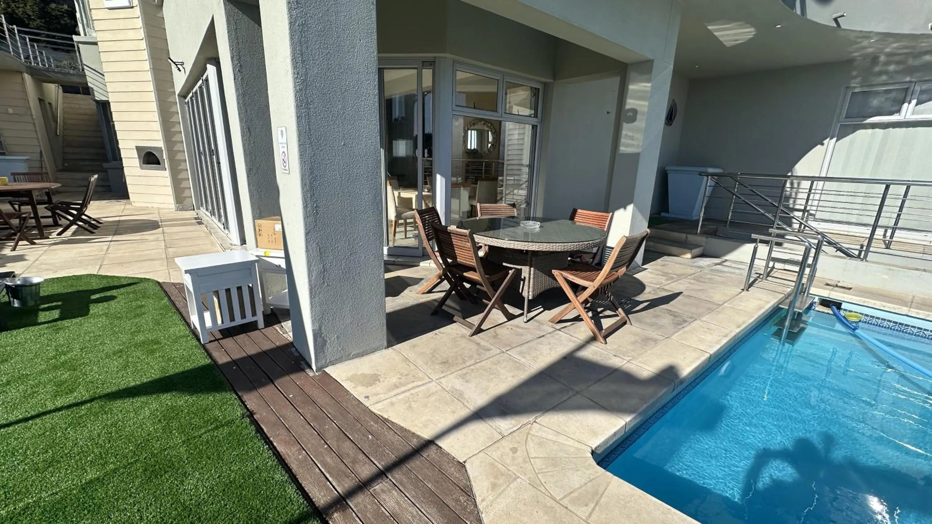 Swimming pool in Oceansnest Guest House