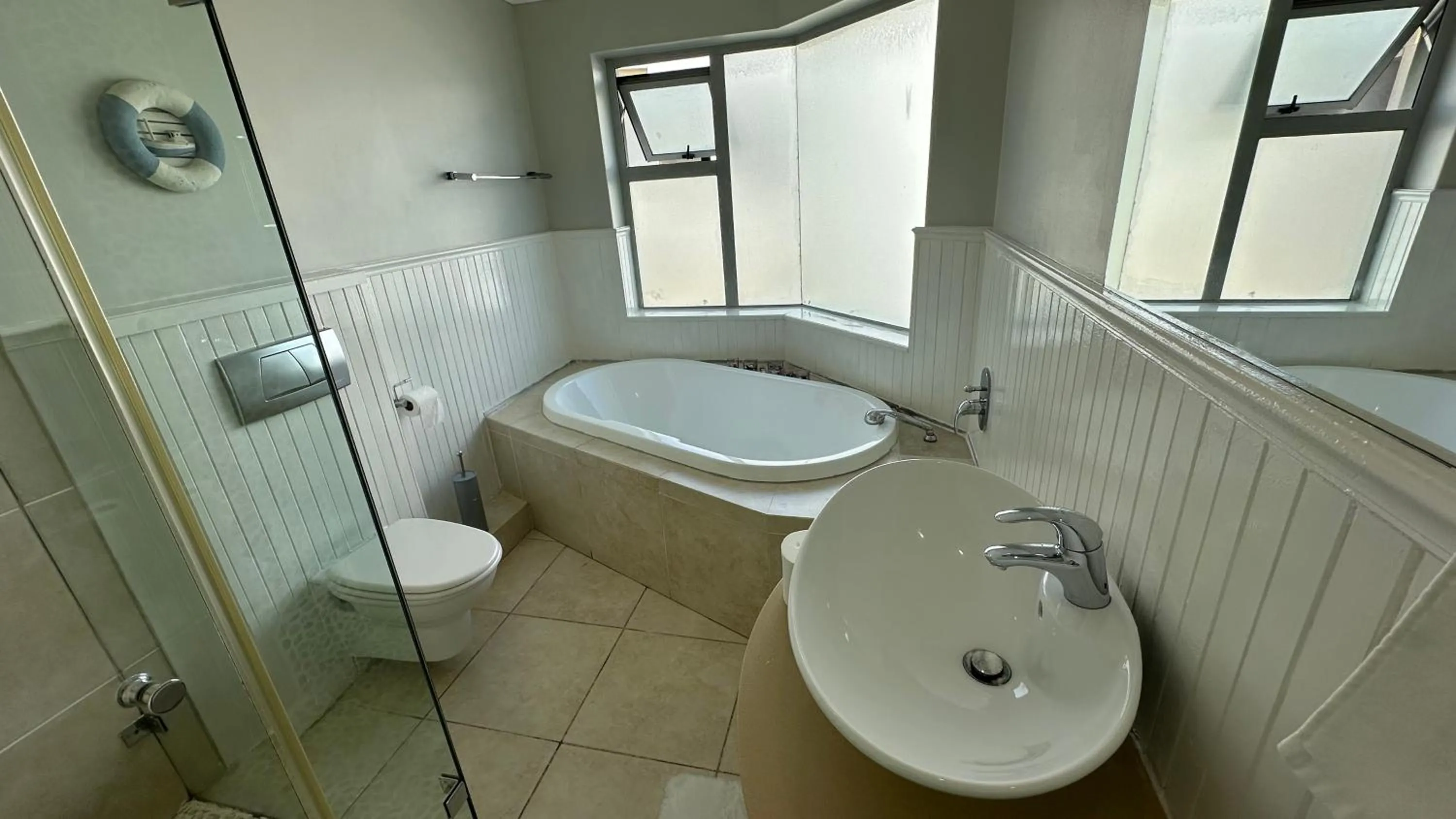 Shower in Oceansnest Guest House