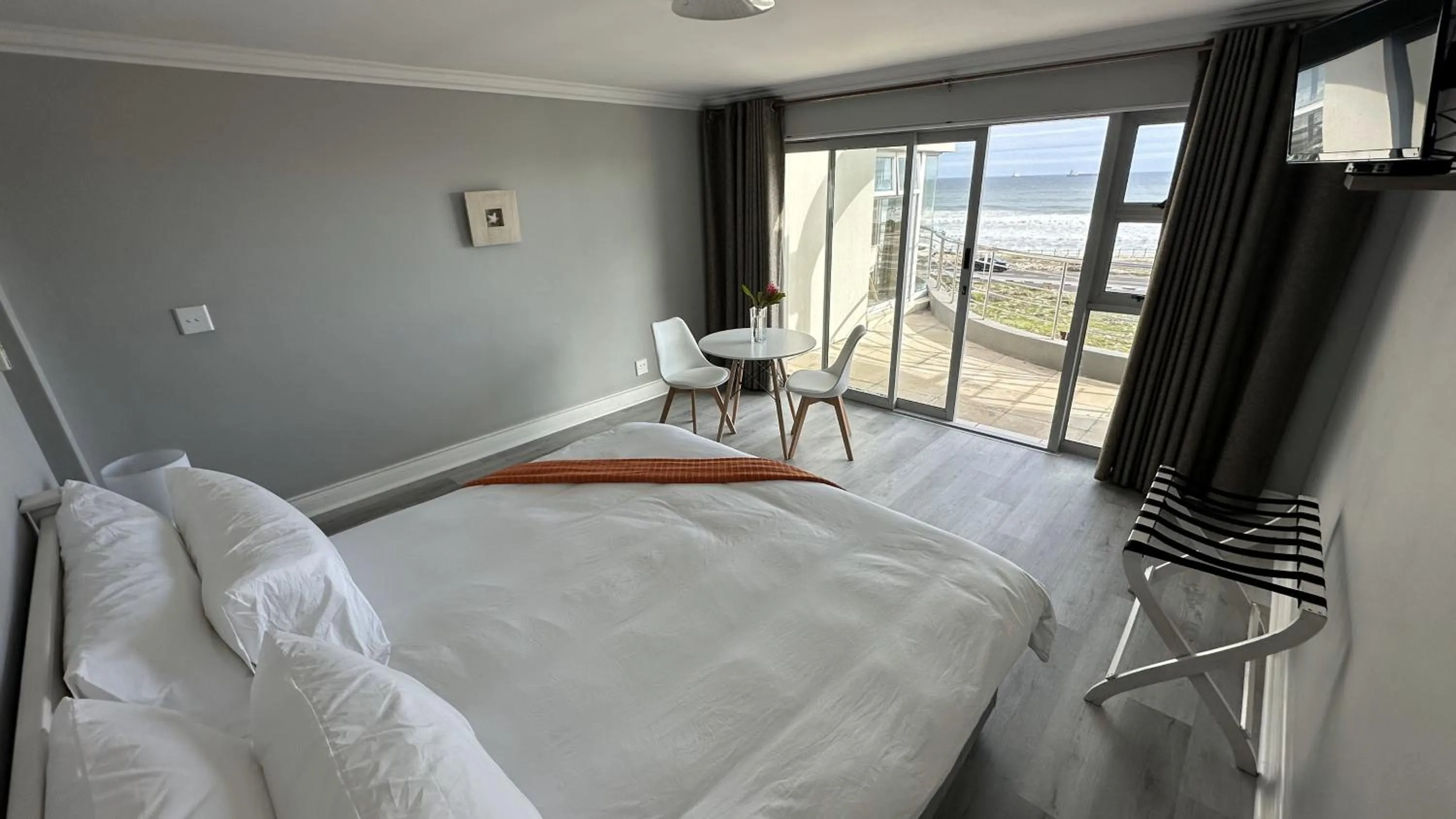 Bed in Oceansnest Guest House