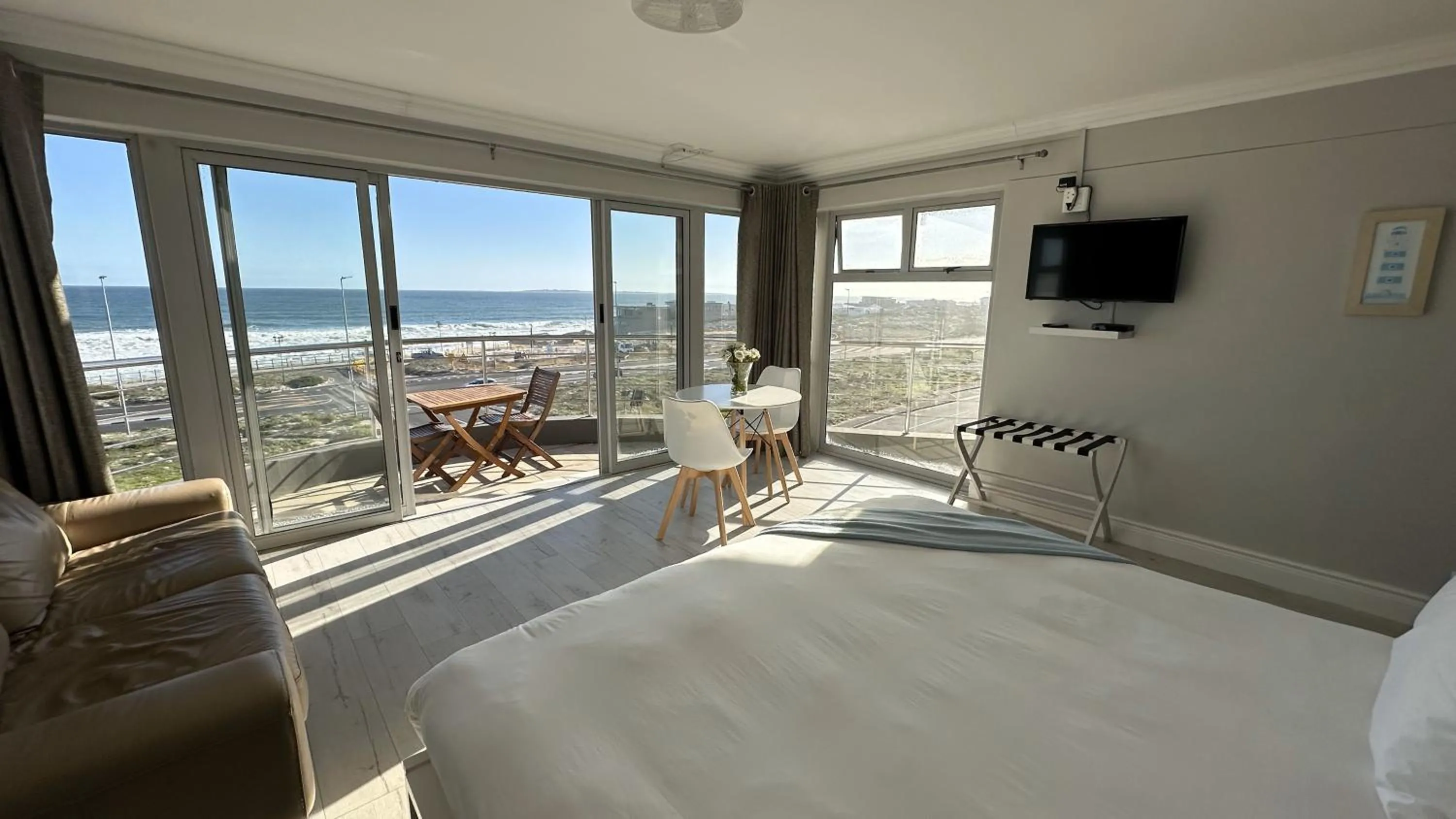 TV and multimedia, Bed in Oceansnest Guest House