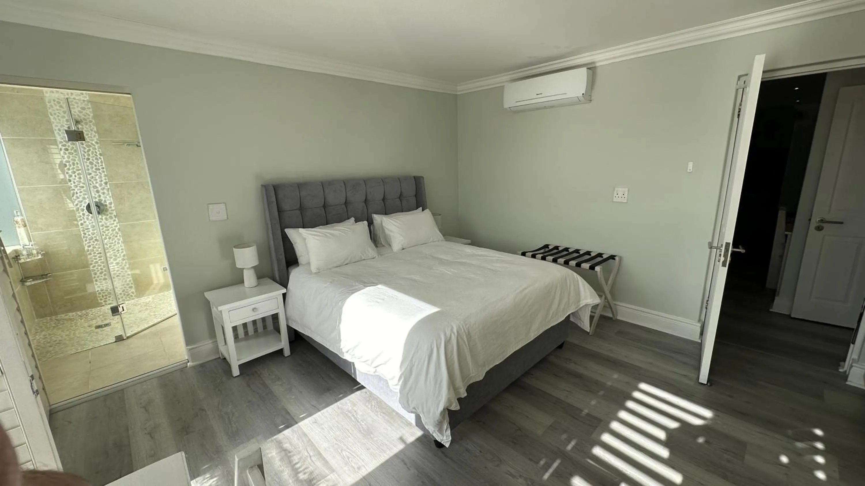 Bed in Oceansnest Guest House