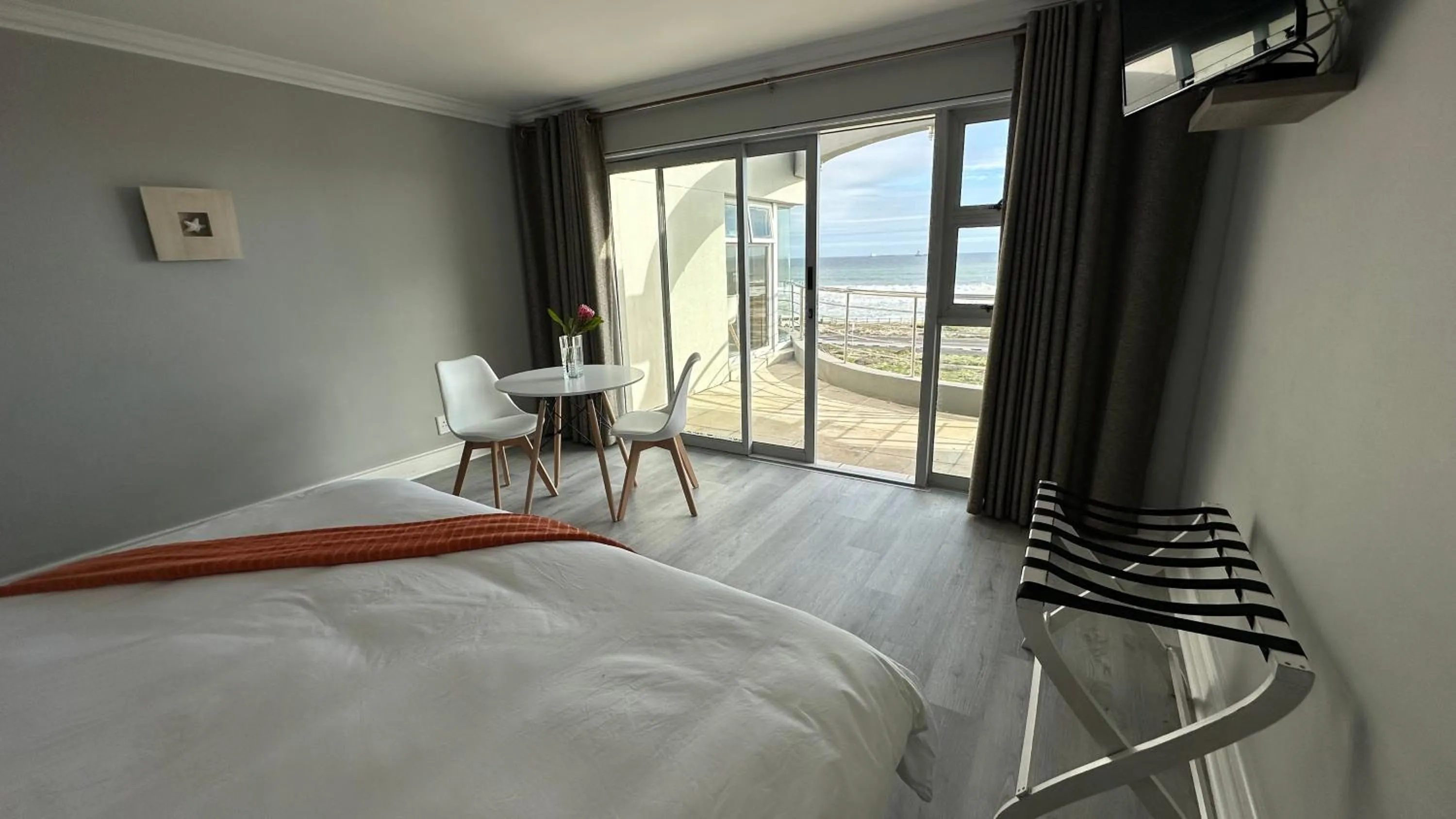 Patio, Bed in Oceansnest Guest House