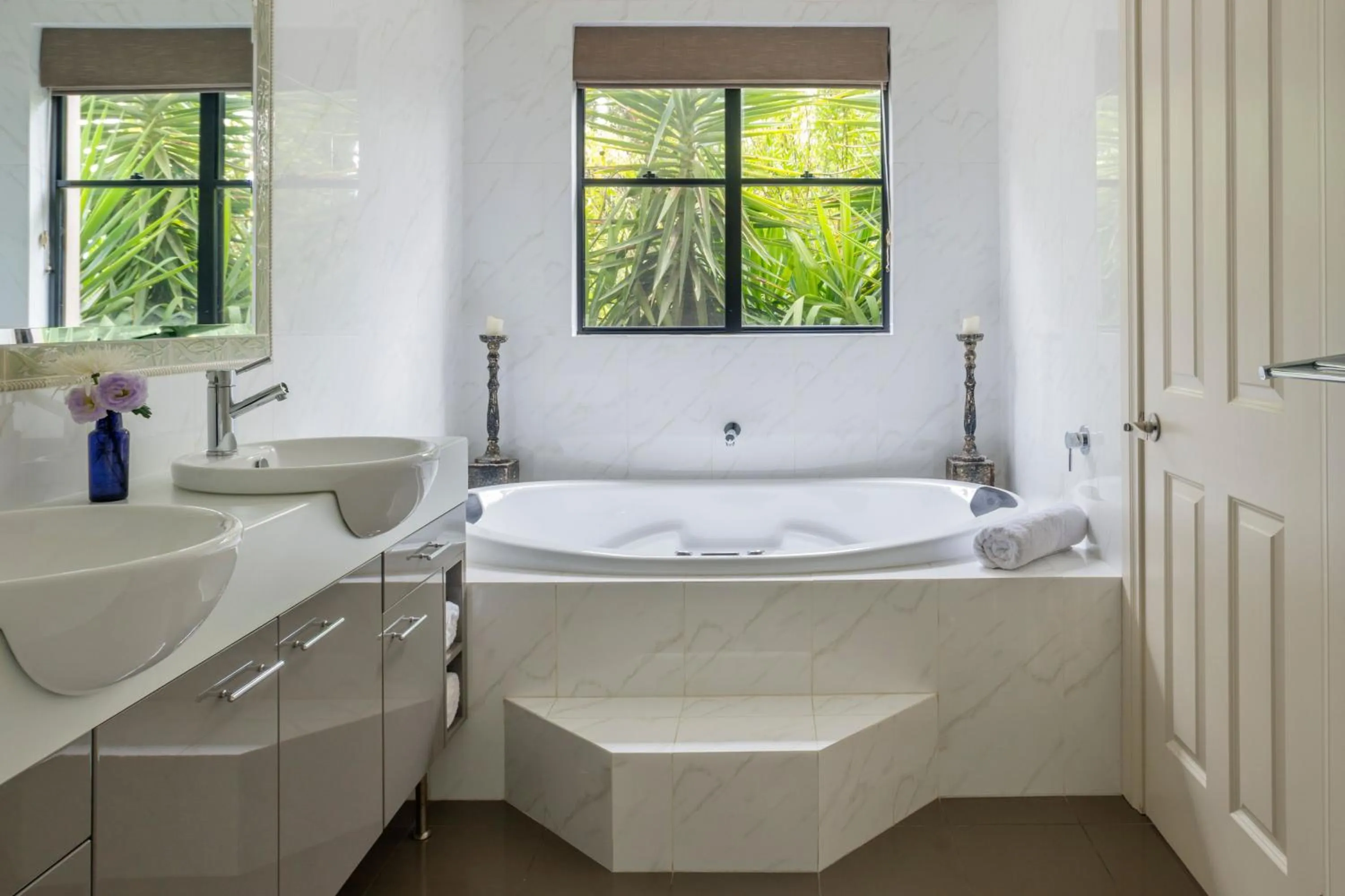 Bathroom, Bed in Barossa Shiraz Estate