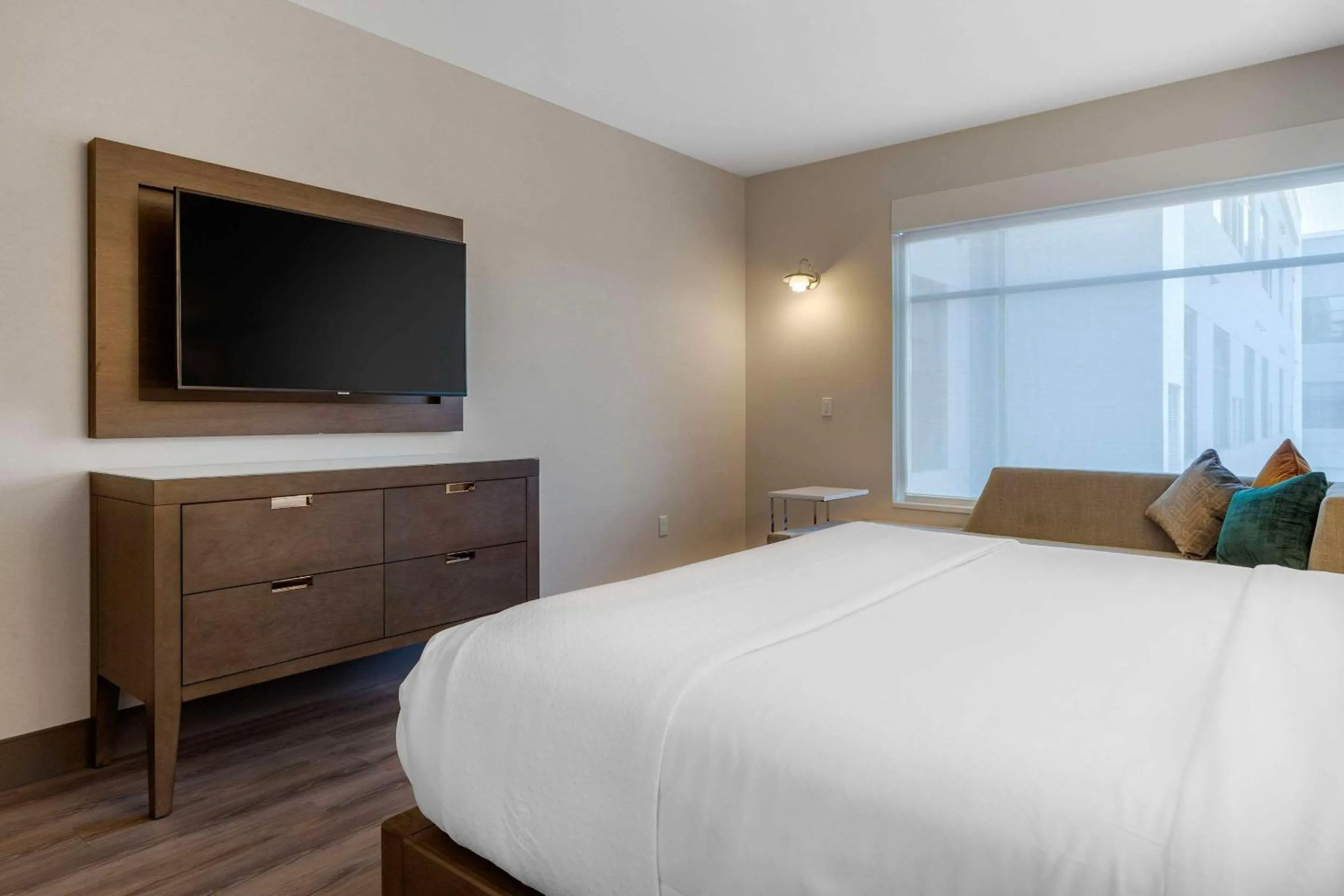 Bedroom, Bed in Cambria Hotel - Arundel Mills BWI Airport