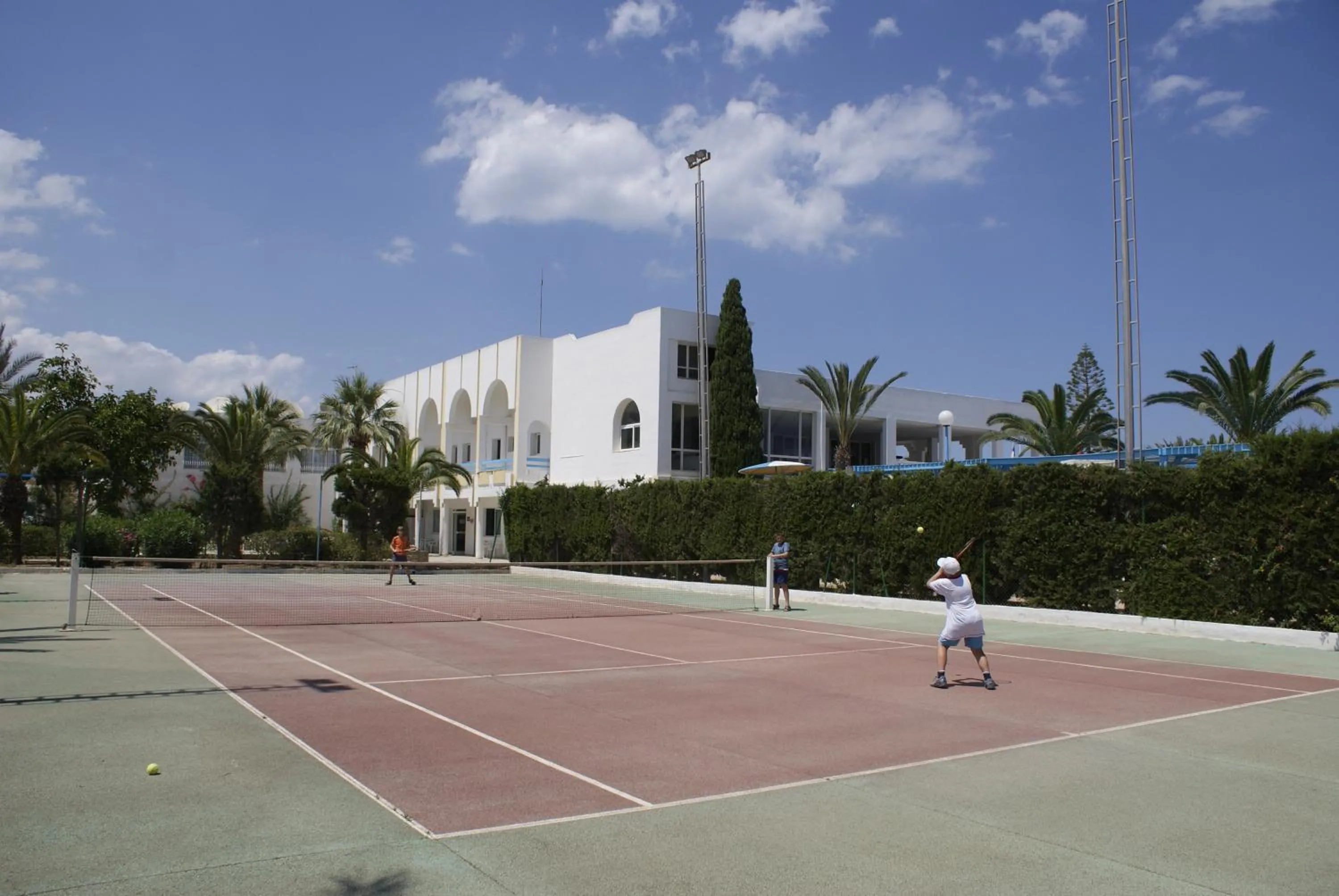 Tennis court in El Mouradi Club Selima