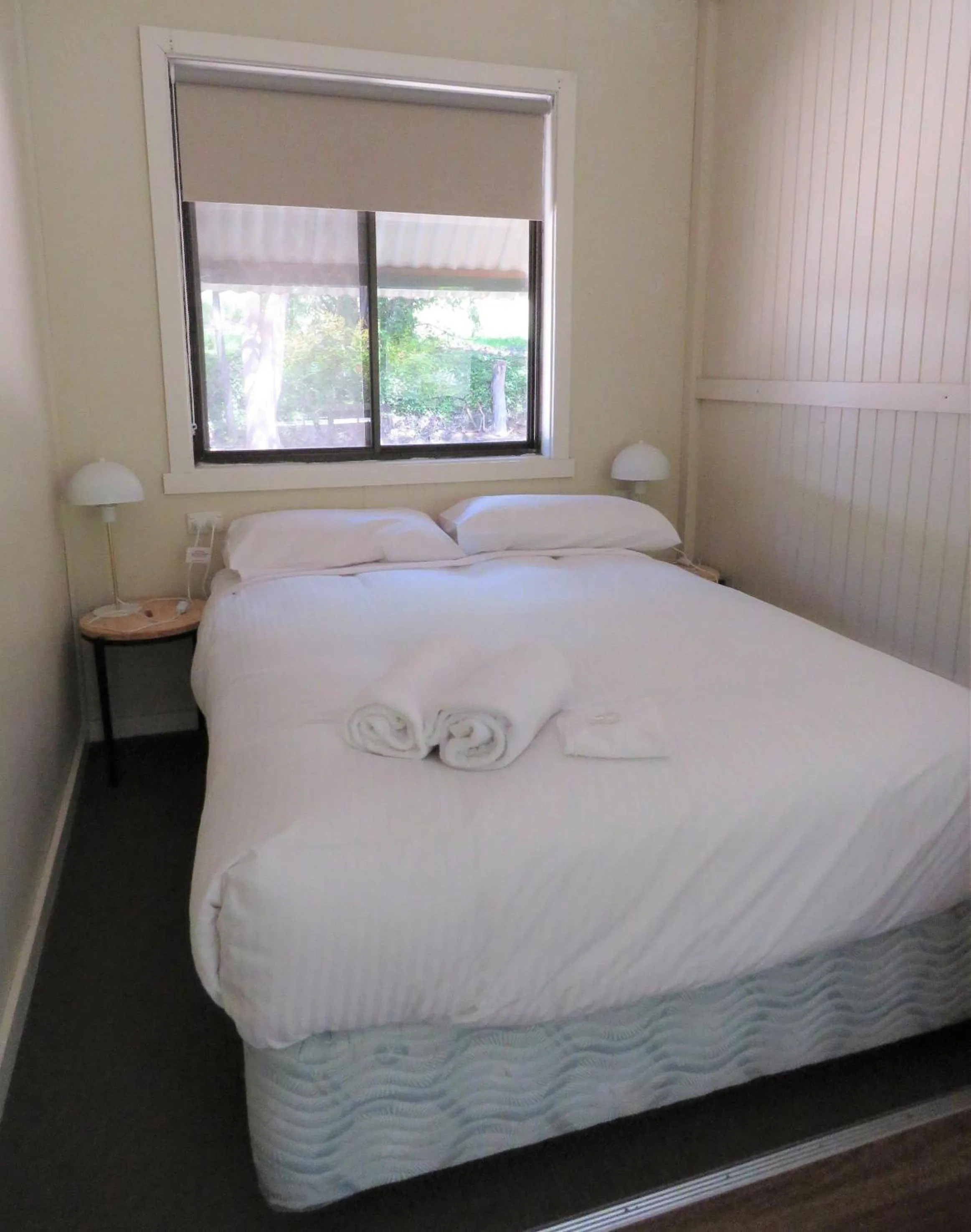 Bedroom, Bed in Beechworth Holiday Park