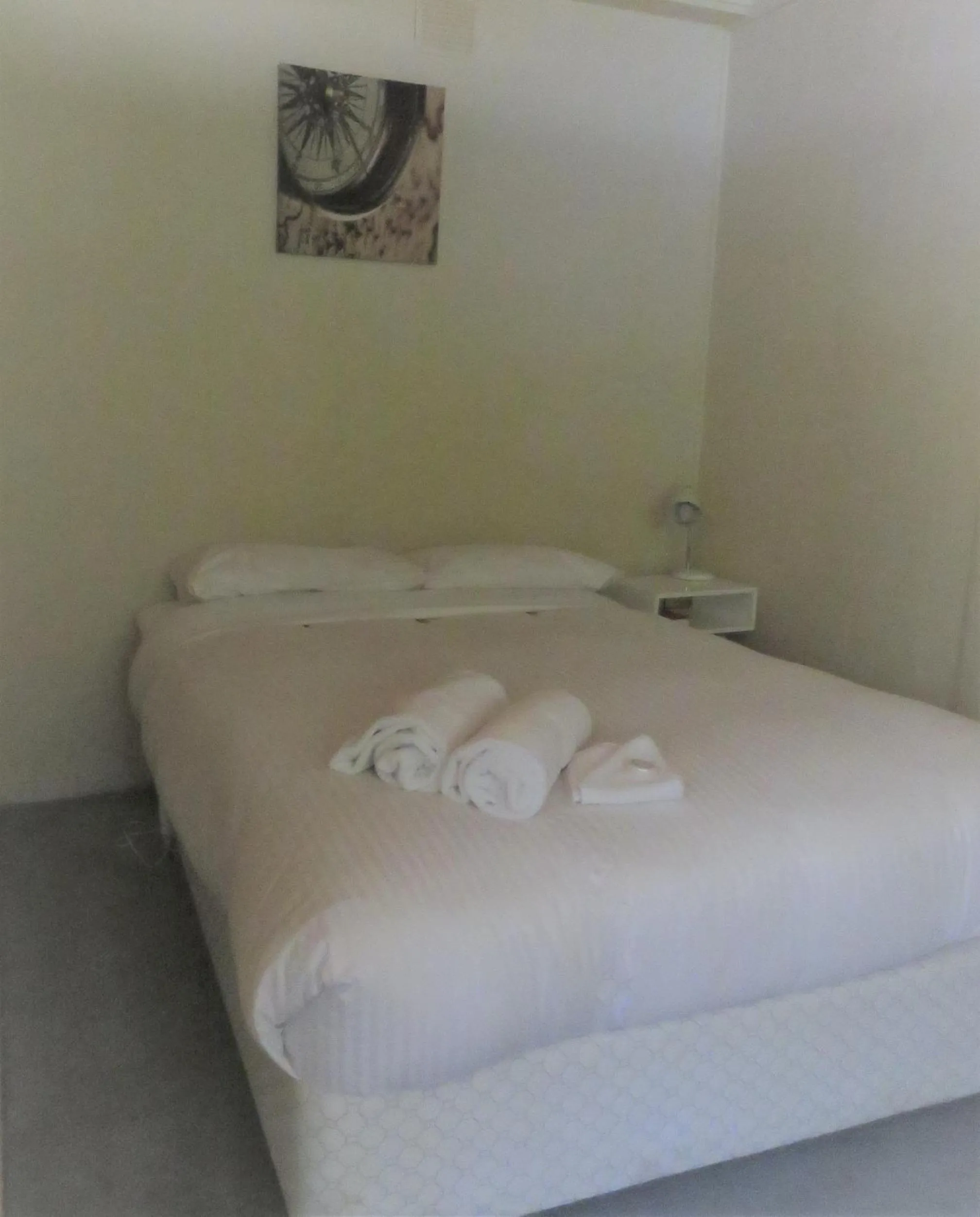 Bedroom, Bed in Beechworth Holiday Park