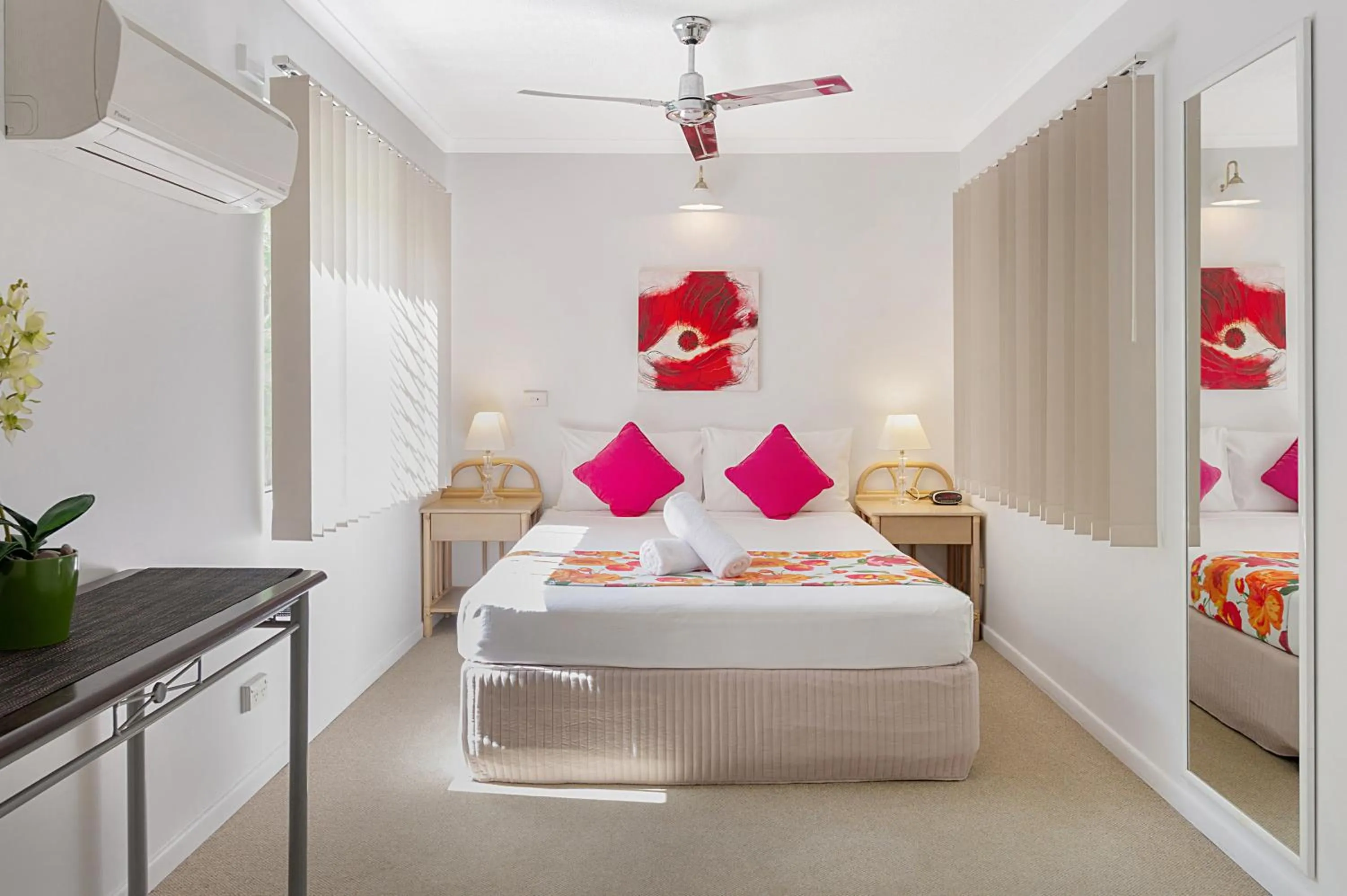 Photo of the whole room, Bed in Outrigger Apartments Port Douglas