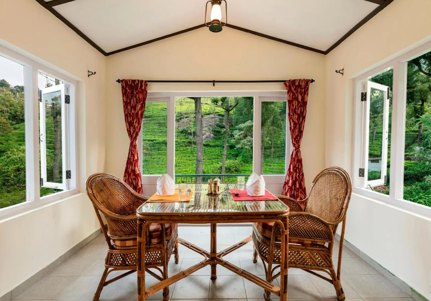 Restaurant/places to eat in Teanest by Nature Resorts and Stays