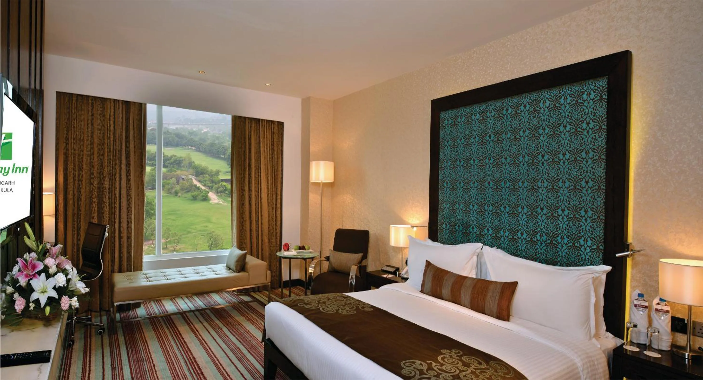 Bed in Holiday Inn Chandigarh Panchkula, an IHG Hotel