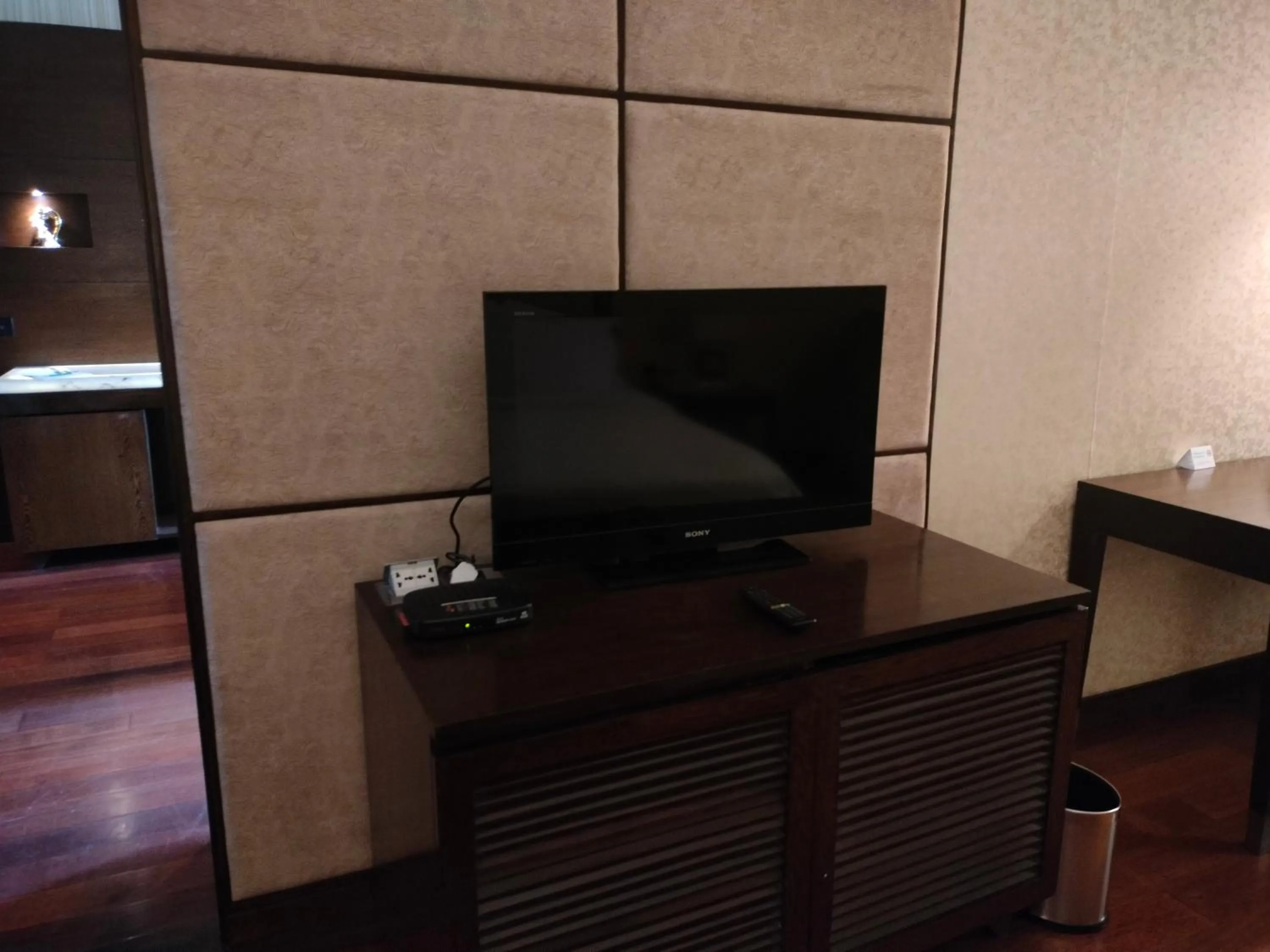 TV and multimedia in Holiday Inn Chandigarh Panchkula, an IHG Hotel