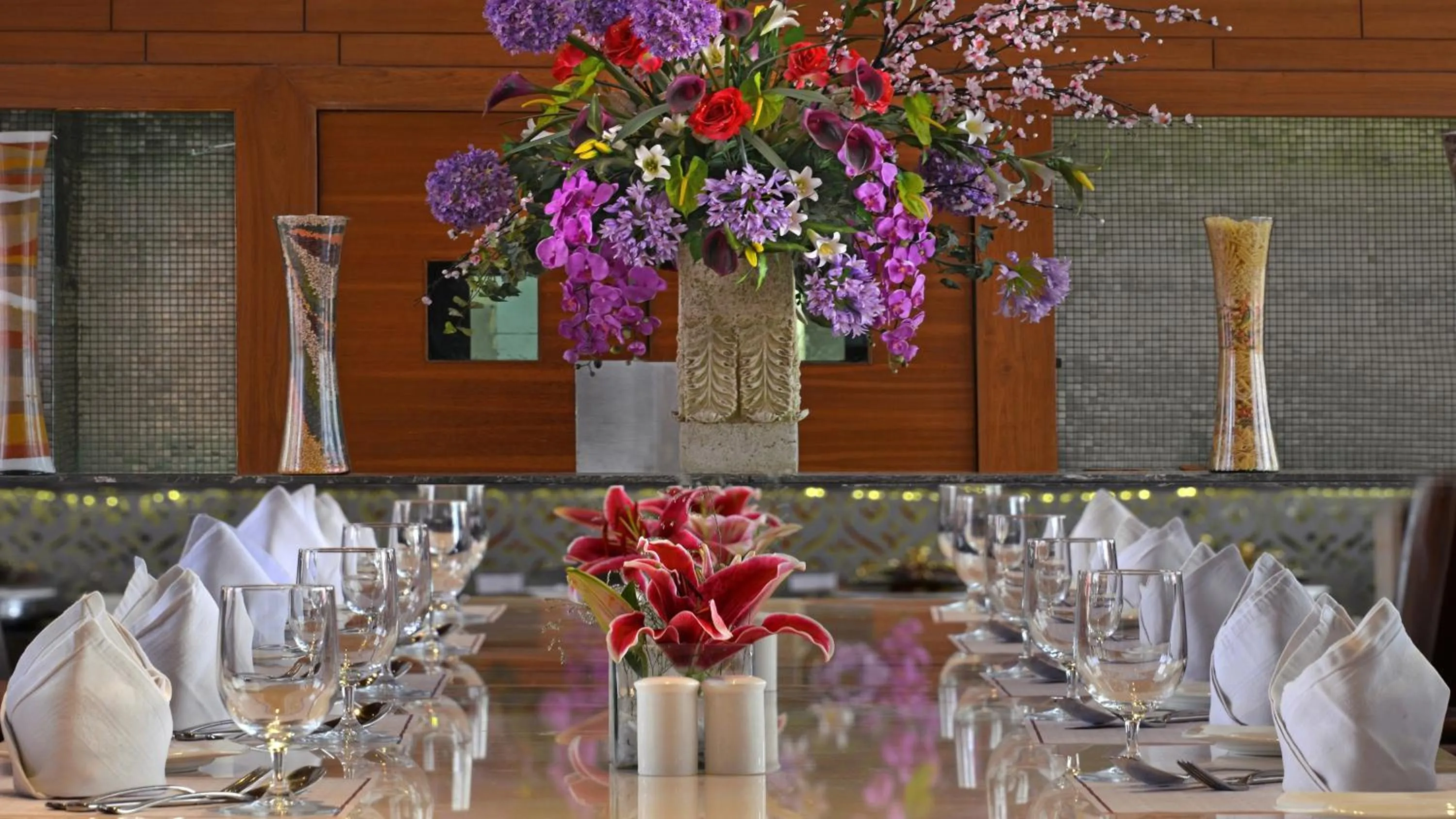 Restaurant/Places to Eat in Holiday Inn Chandigarh Panchkula, an IHG Hotel