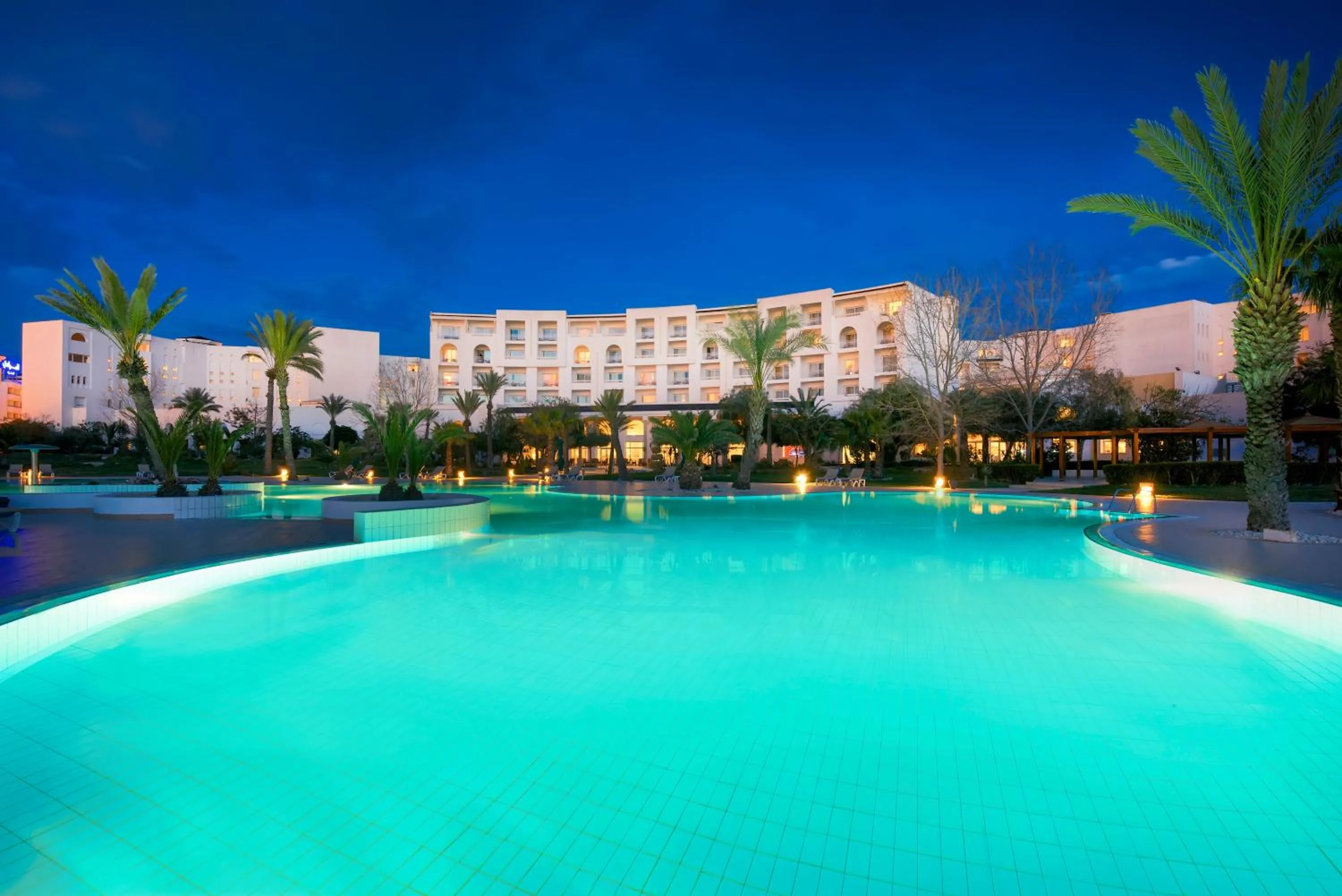 Swimming pool in Vincci Saphir Palace & Spa