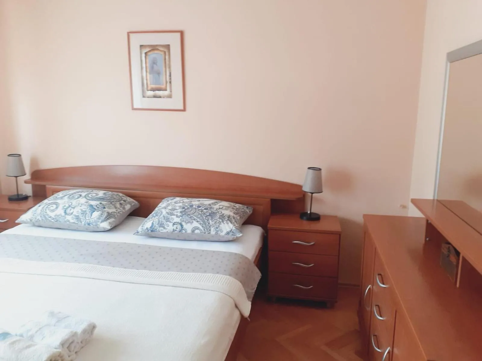 Bed in Spacious 80m2 Apartment in the Center