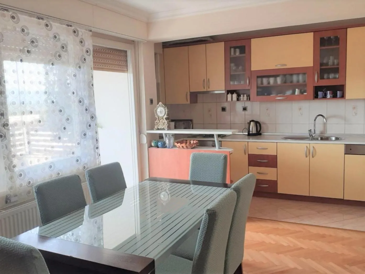 Apartment with Balcony in Spacious 80m2 Apartment in the Center