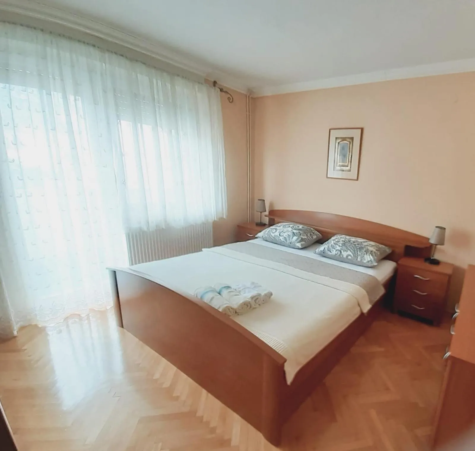 Bed in Spacious 80m2 Apartment in the Center