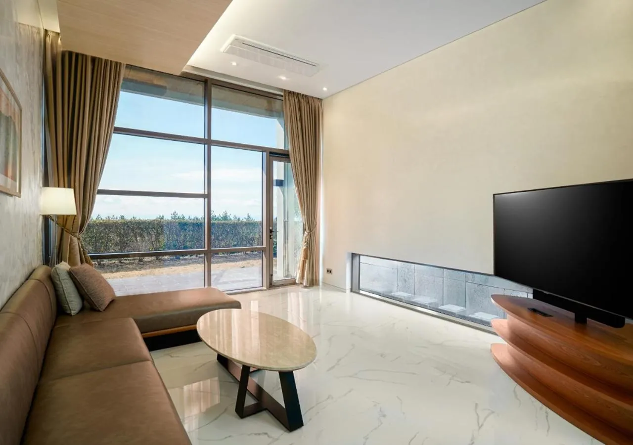 Living room, Bed in Lotte Resort Jeju Artvillas