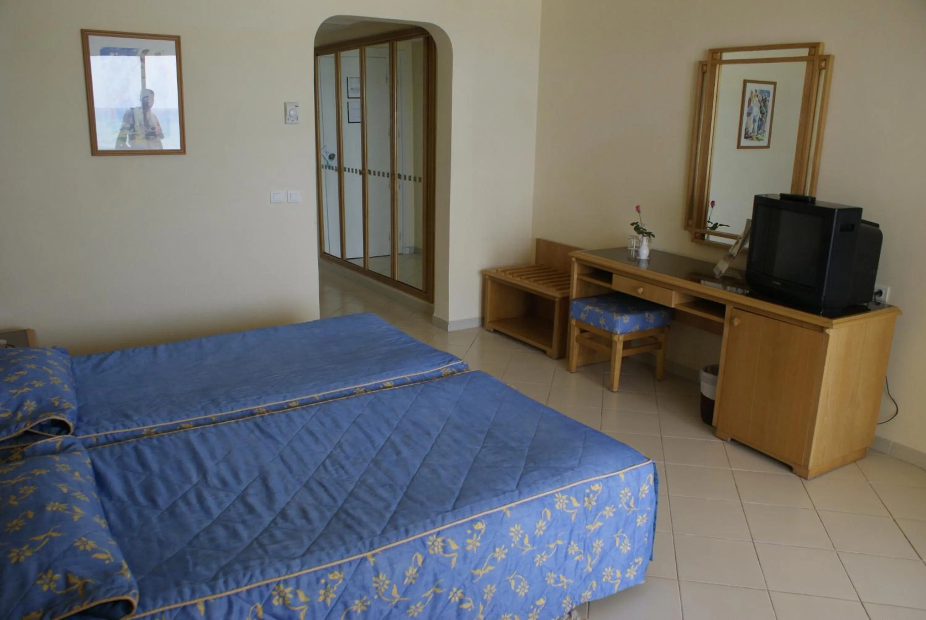 Bedroom, Bed in El Mouradi El Menzah